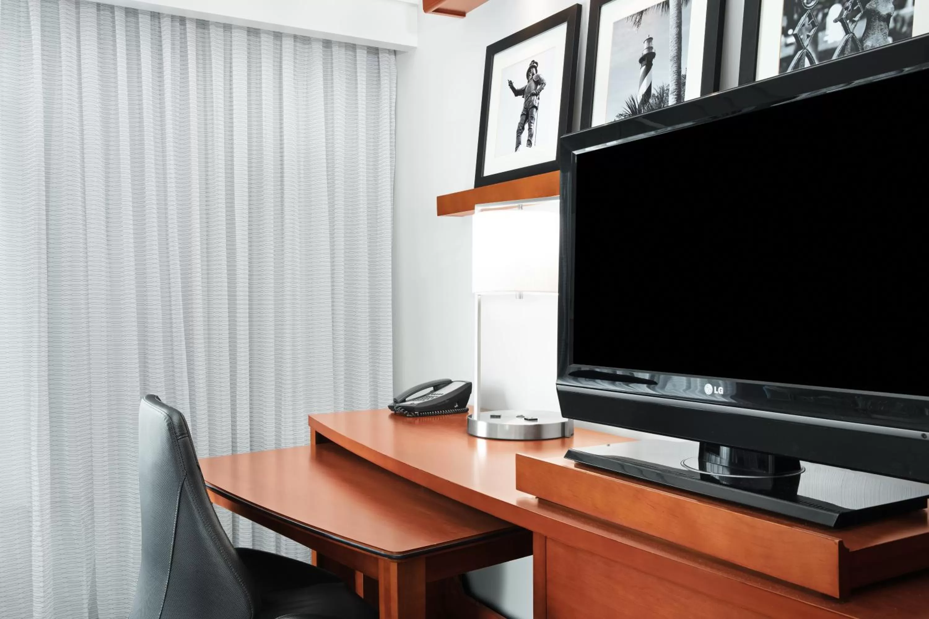 TV and multimedia in Courtyard by Marriott St. Augustine I-95