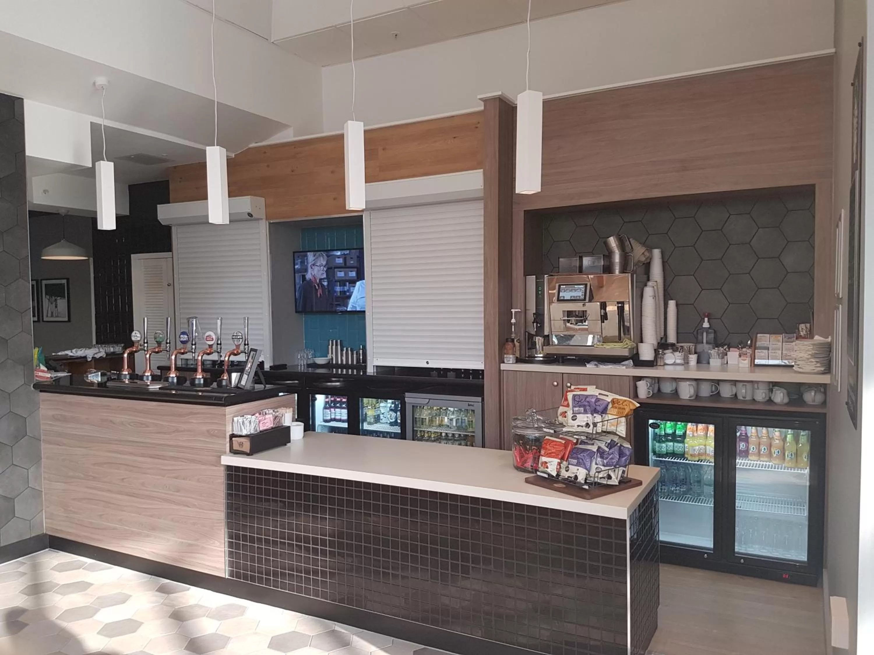 Lounge or bar in Holiday Inn Leamington Spa - Warwick by IHG