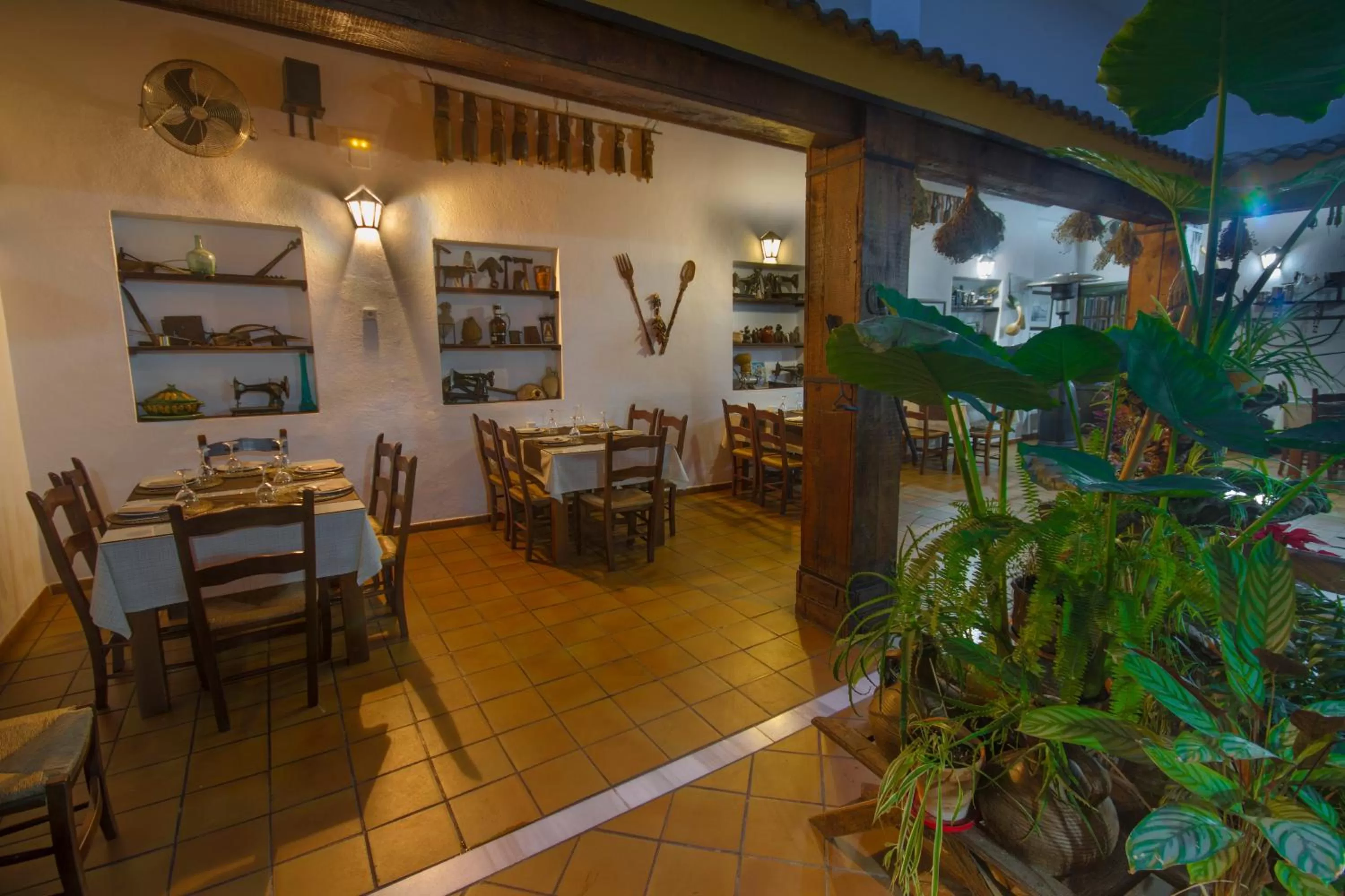 Restaurant/Places to Eat in Hotel El Tabanco