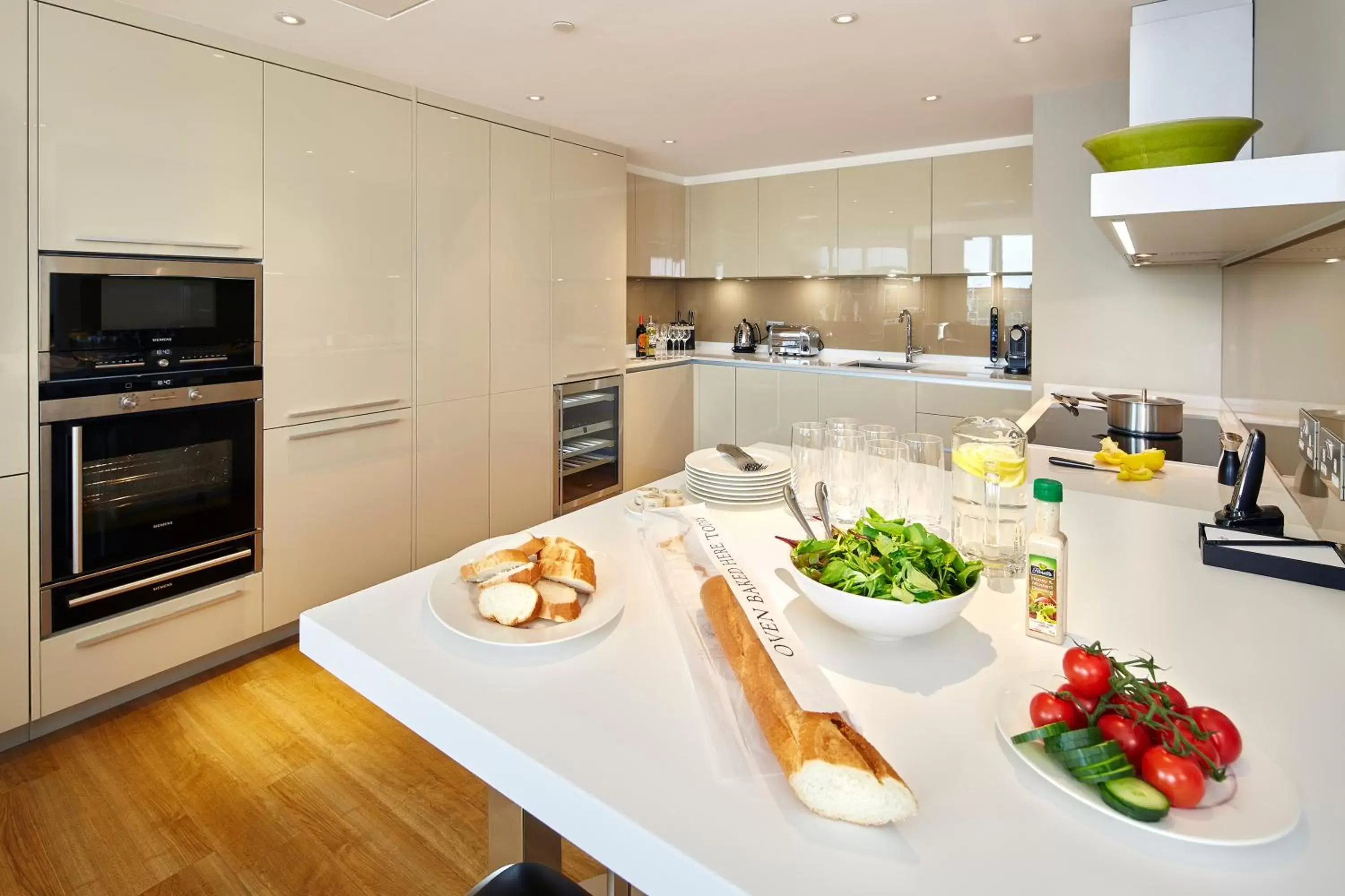 Three Bedroom Penthouse in Cheval Three Quays at The Tower of London Three Bedroom Penthouse in Cheval Three Quays at The Tower of London