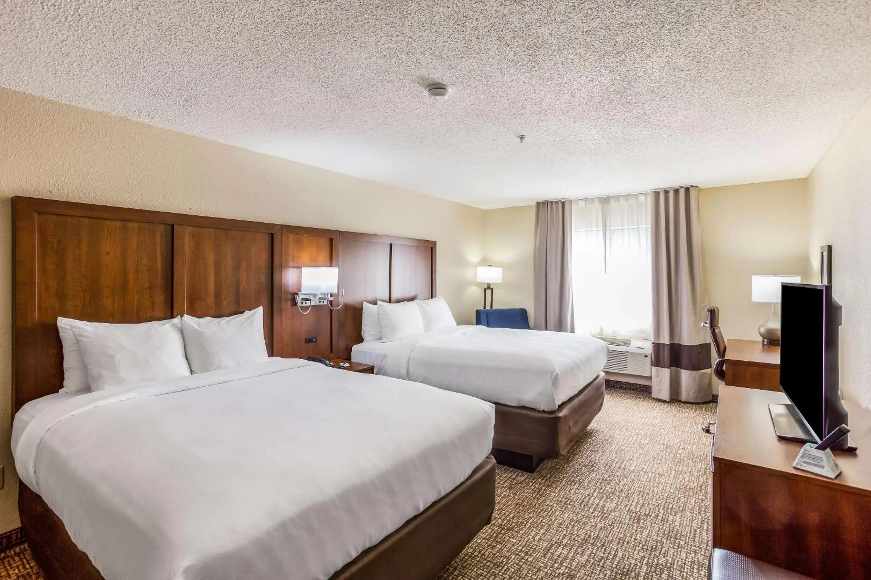 Photo of the whole room, Bed in Comfort Inn Charleston South