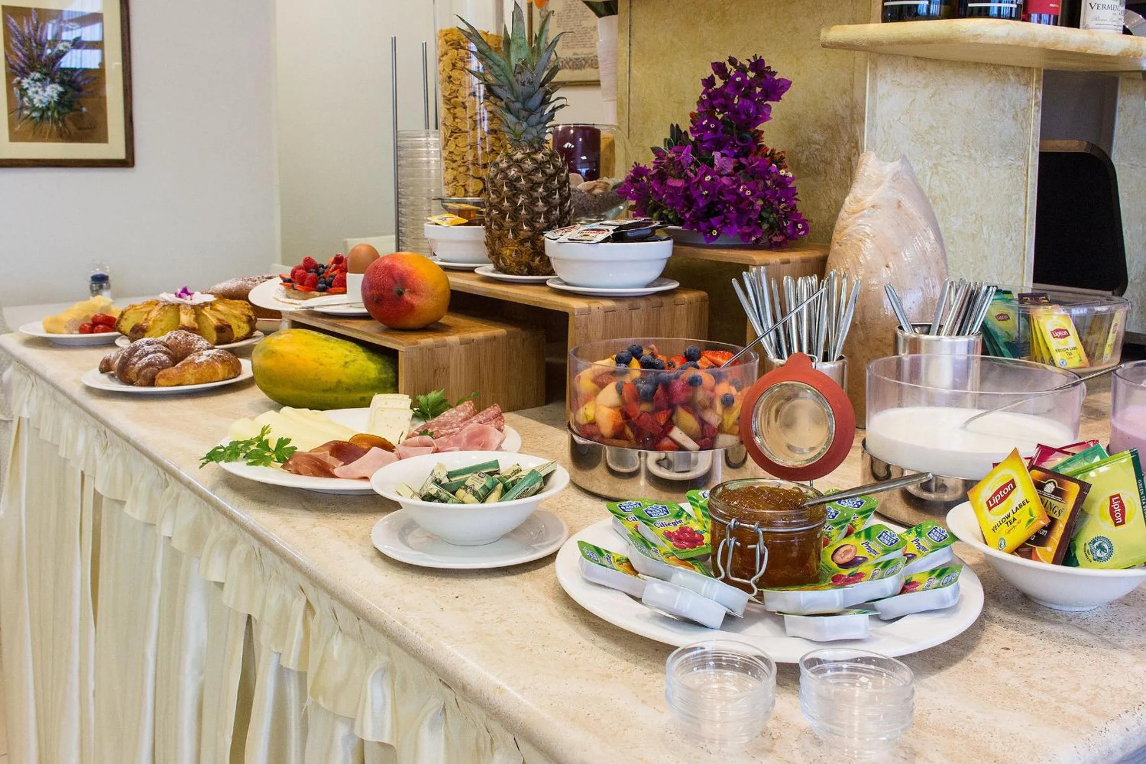 Buffet breakfast in Piccolo Hotel