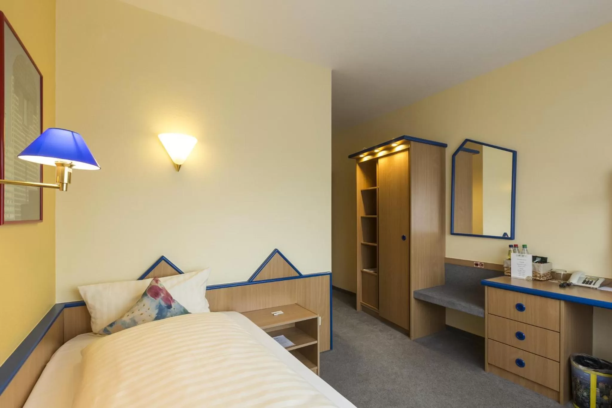 Photo of the whole room, Bed in Globotel Hotel Garbsen