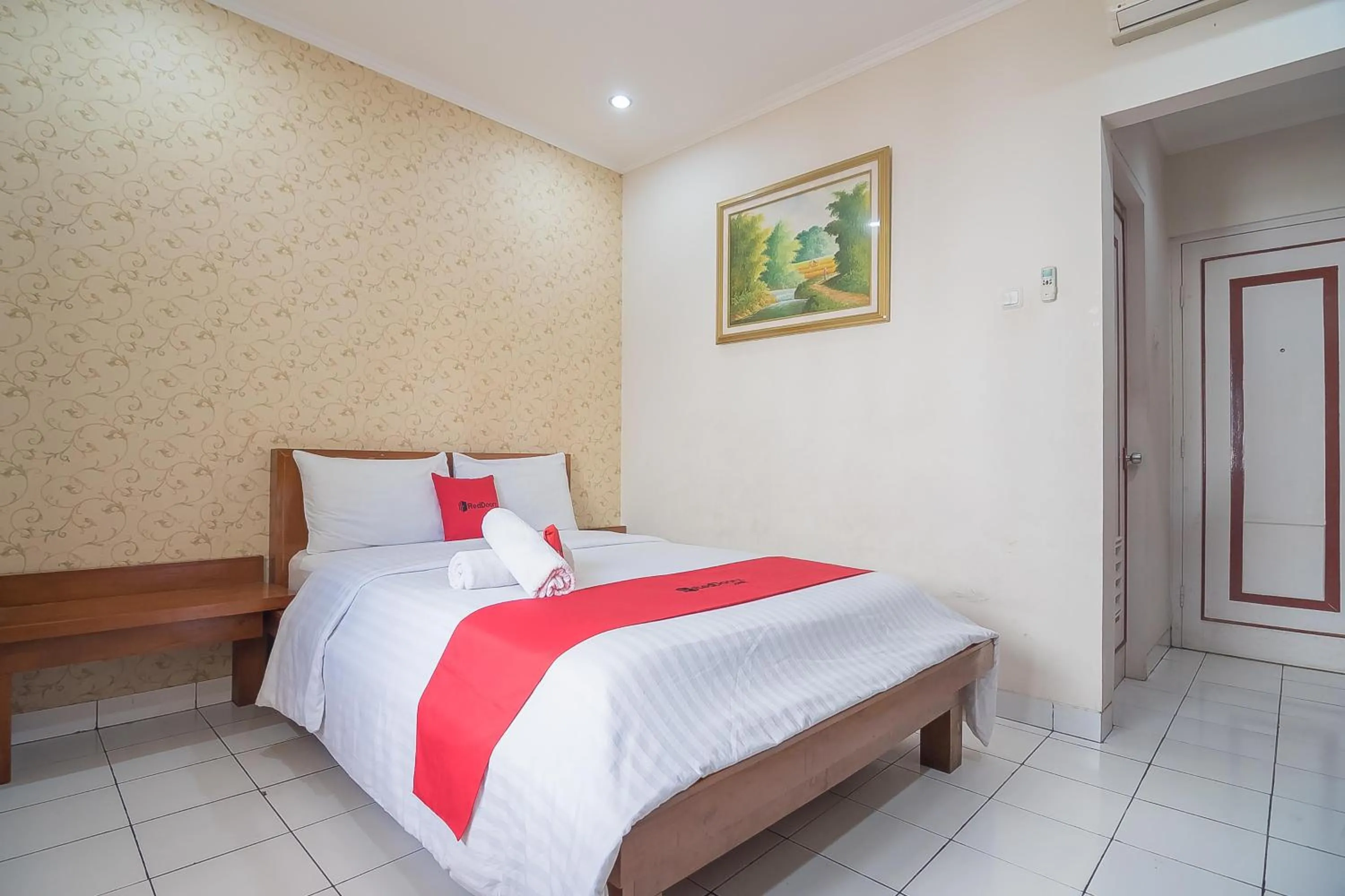Bedroom, Bed in RedDoorz at Amellia Pasteur Bandung