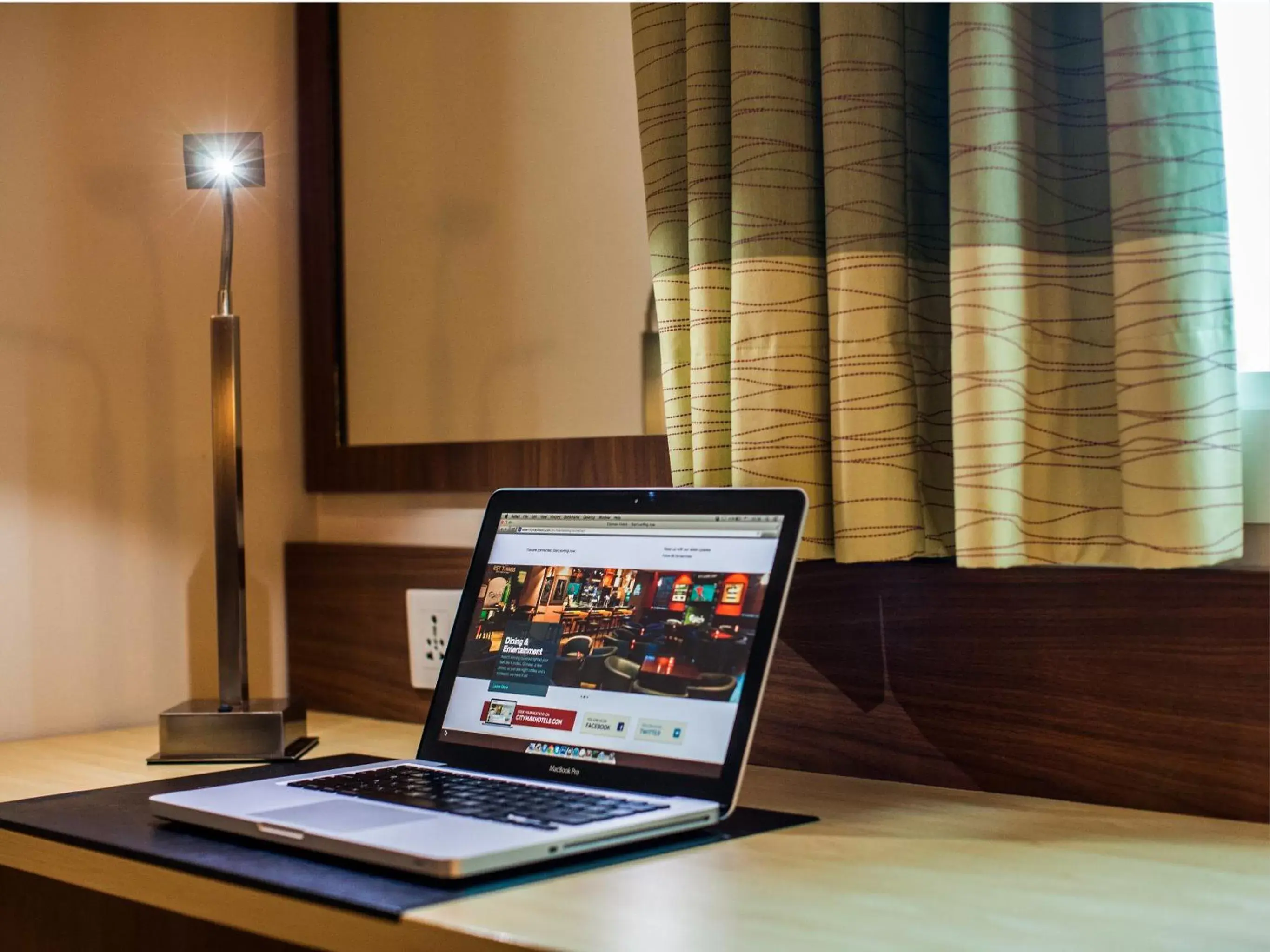 Double Room - includes 20% off Food & Beverage (excluding in-room dining) in Citymax Hotel Bur Dubai Double Room - includes 20% off Food & Beverage (excluding in-room dining) in Citymax Hotel Bur Dubai