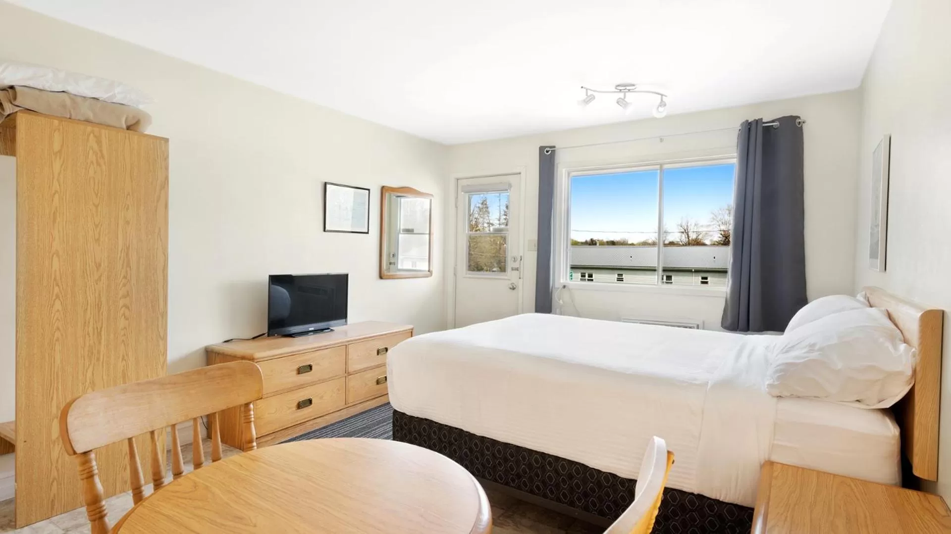 Bedroom, Bed in Homeport Motel