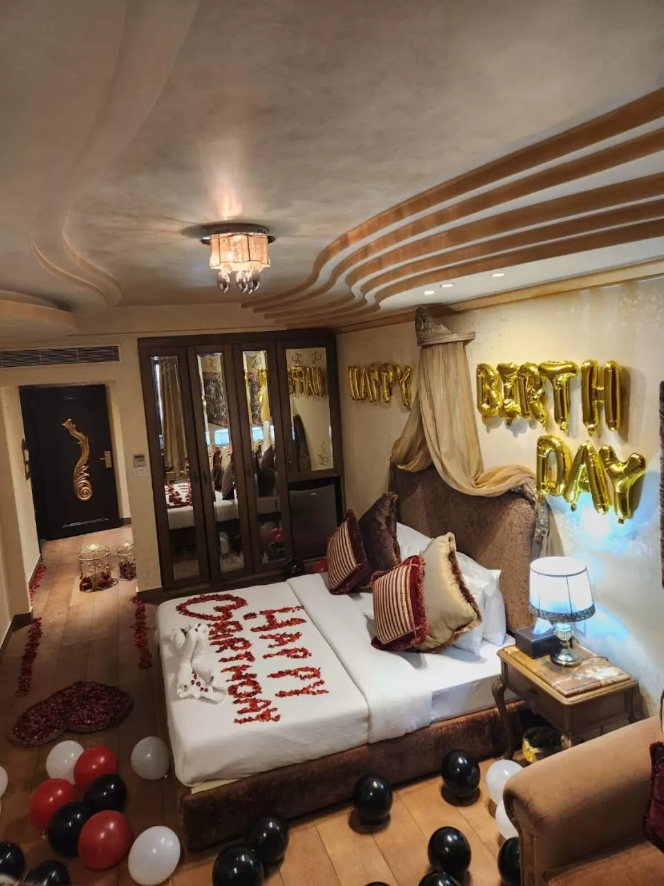 Photo of the whole room, Bed in Q Hotel