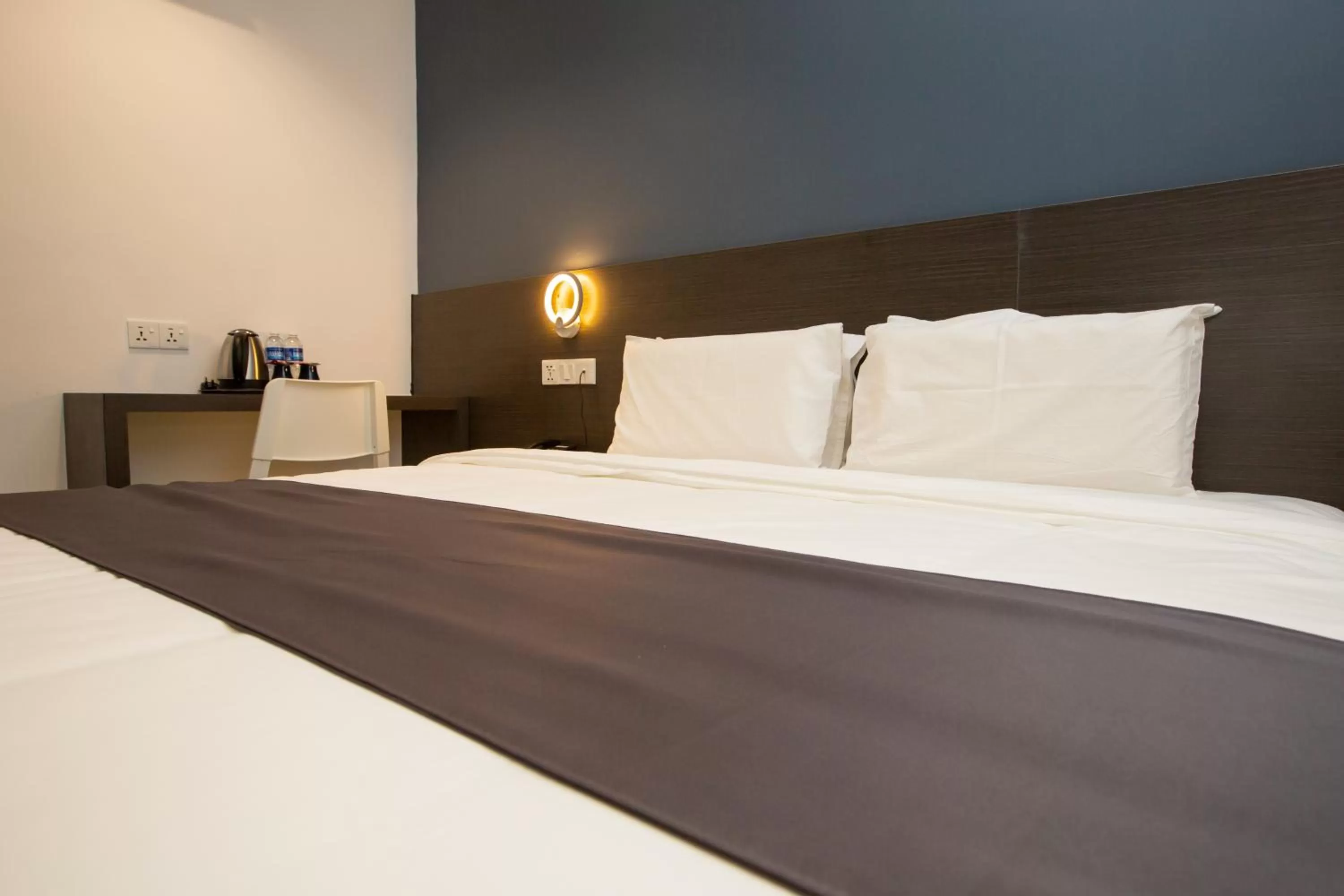 Bed in 1 Hotel Signature