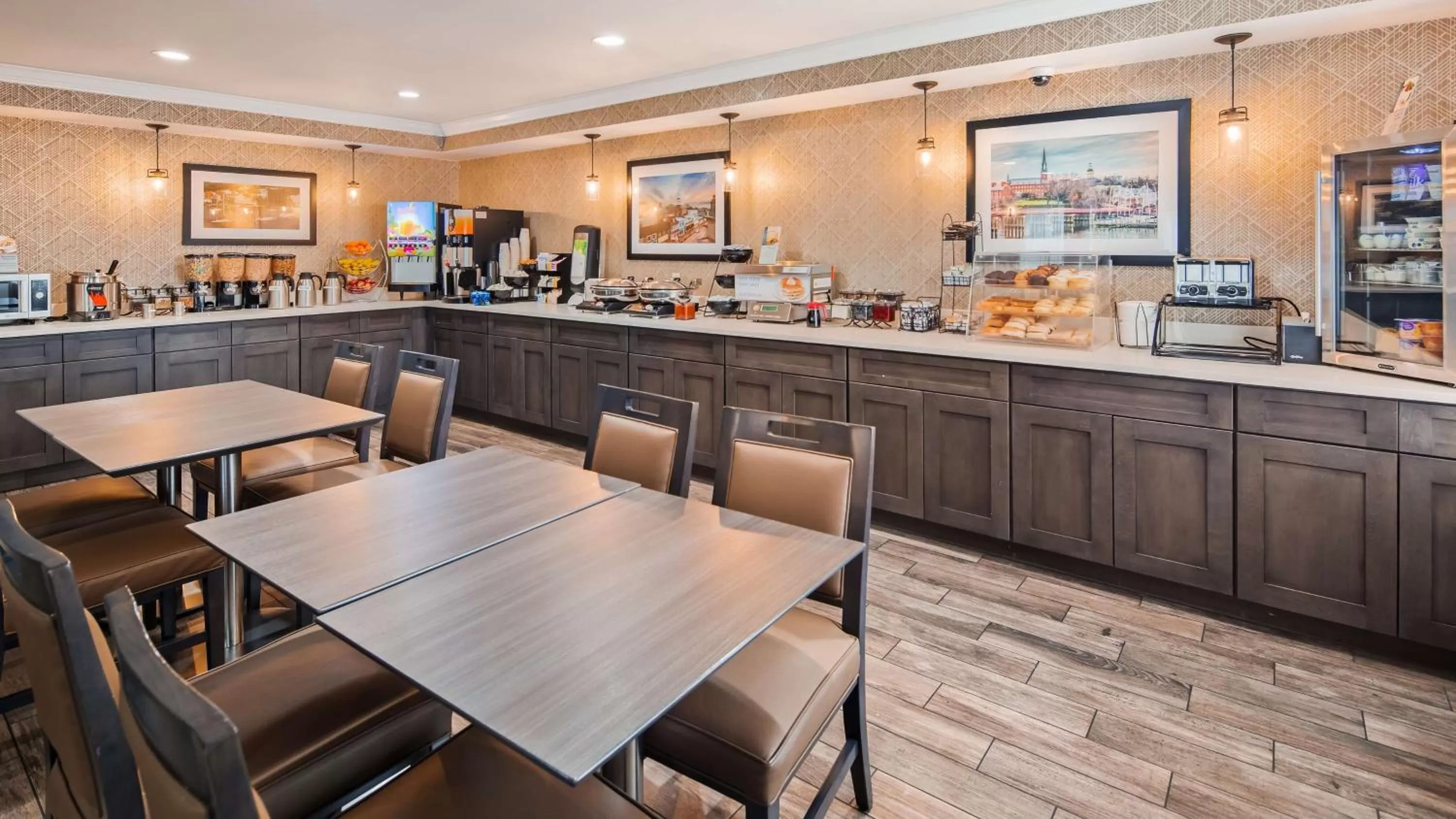 Restaurant/places to eat in Best Western Annapolis