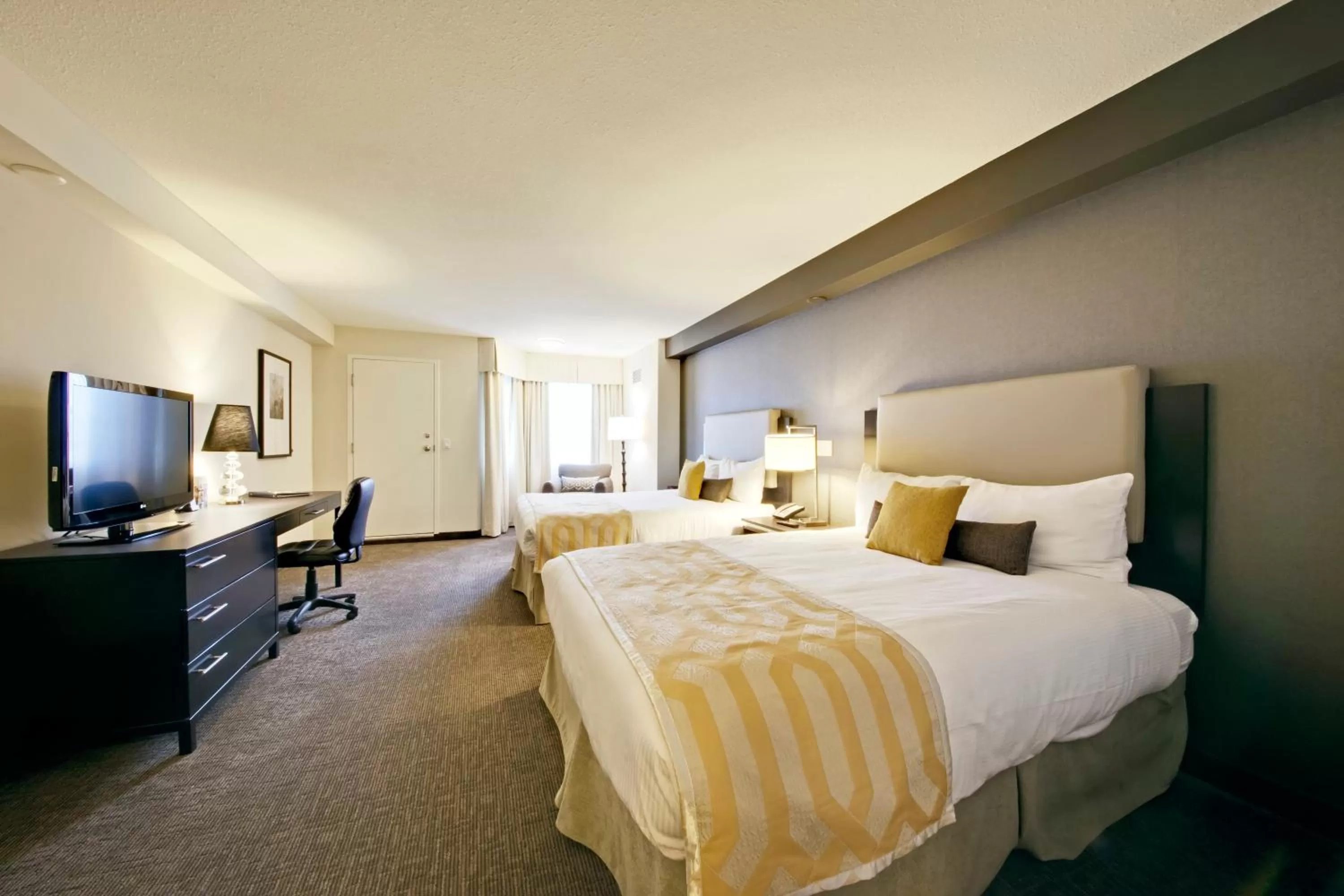 TV and multimedia, Bed in Coast Kamloops Hotel & Conference Centre