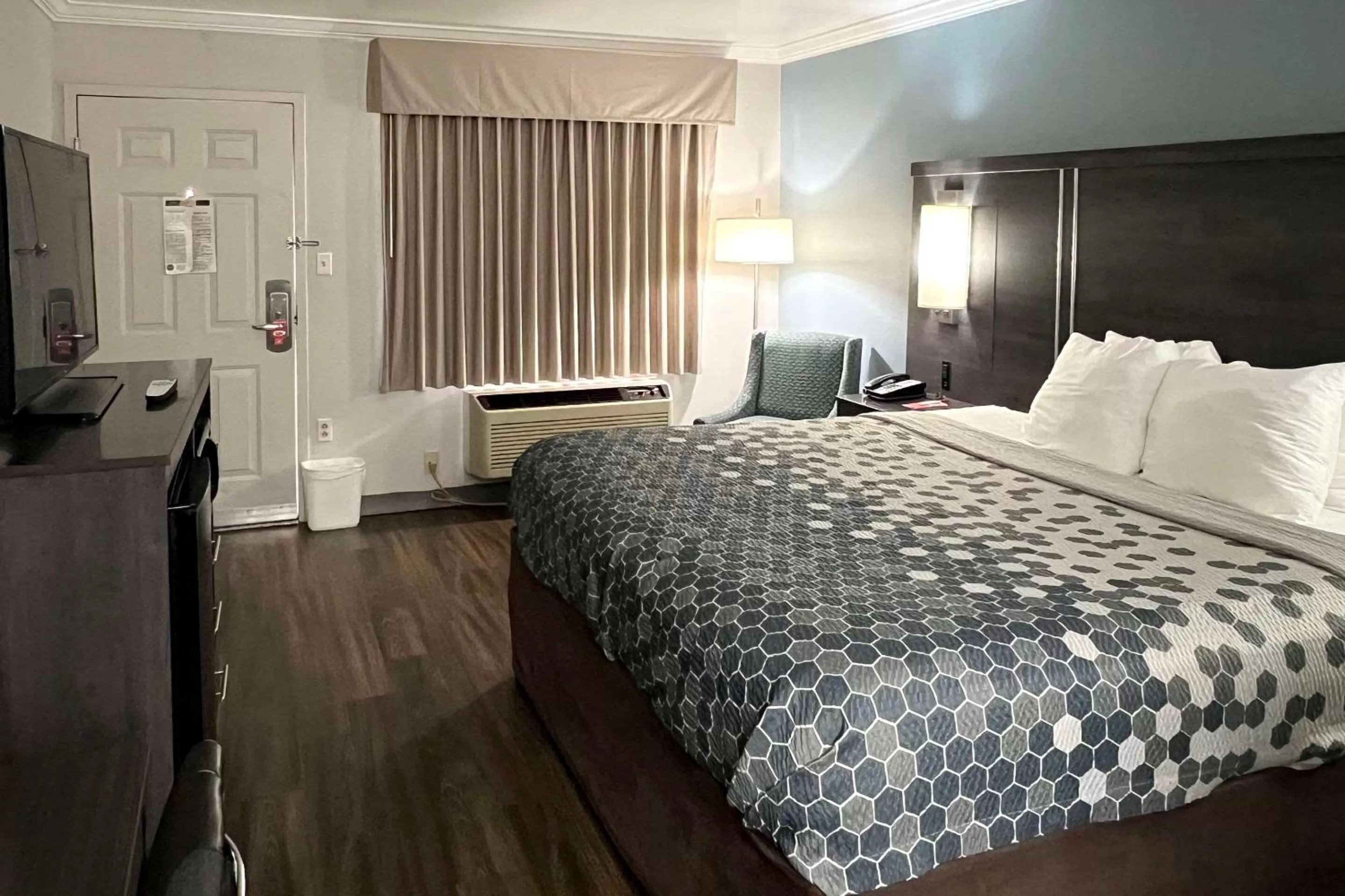 Bedroom, Bed in Econo Lodge Byron - Warner Robins