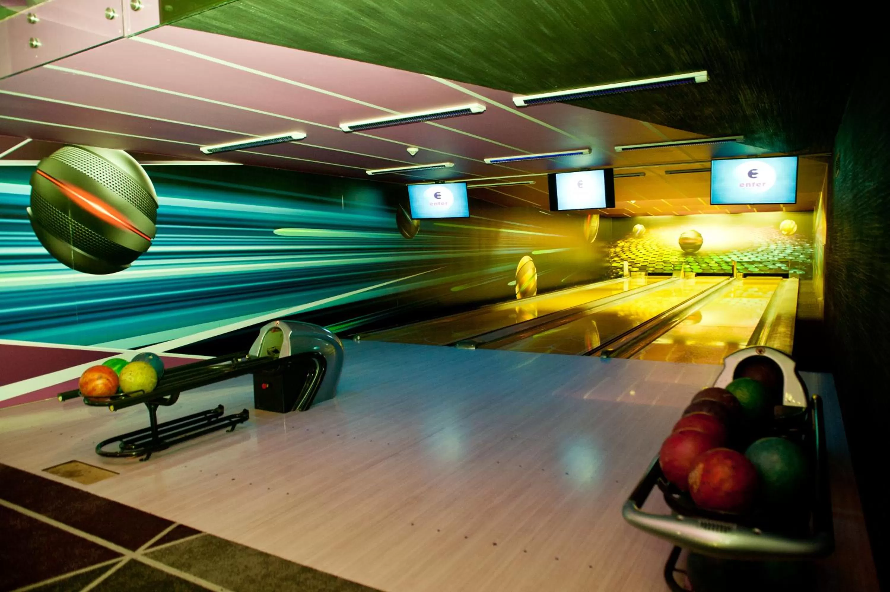 Bowling in Ambasador Premium