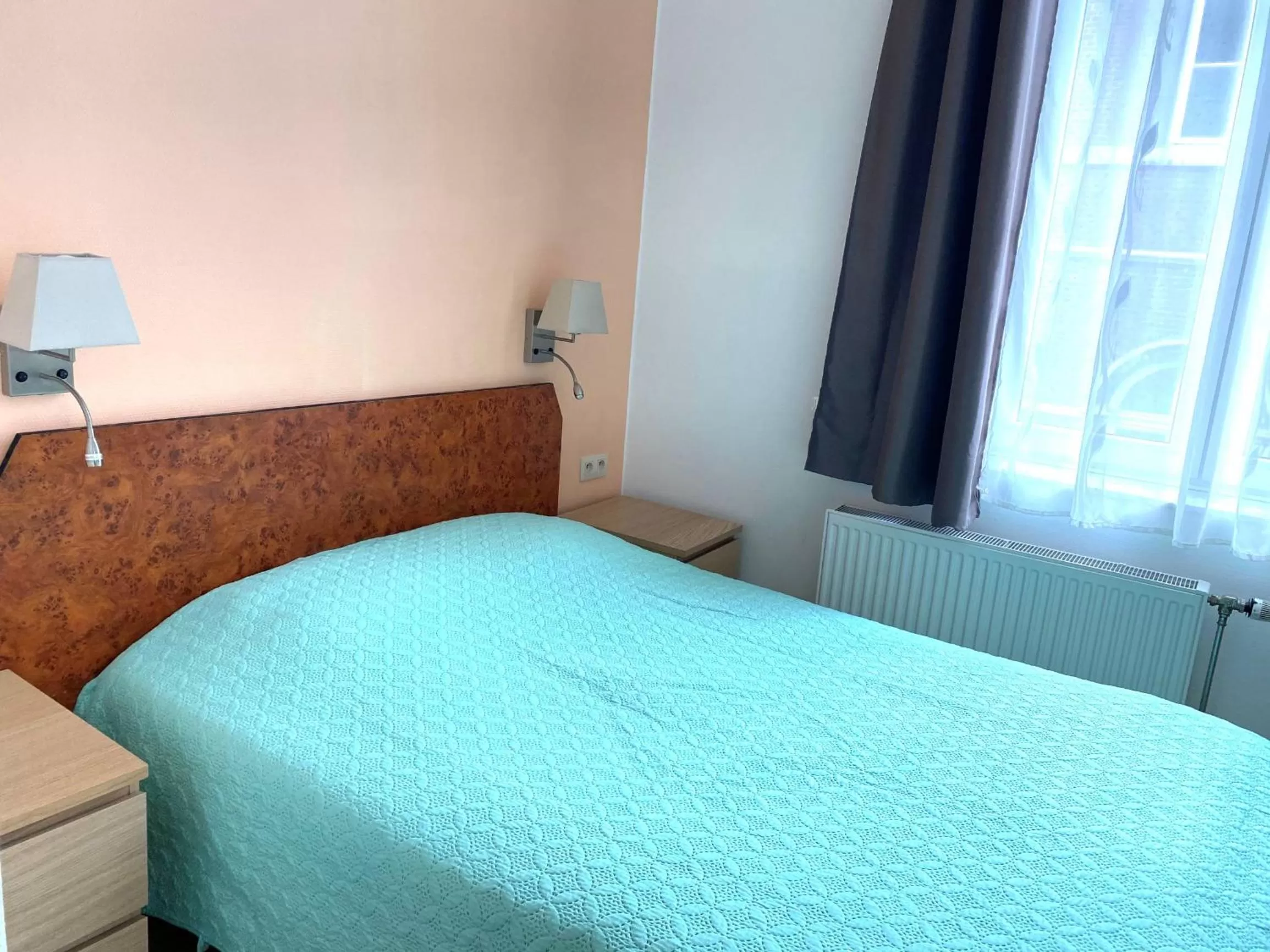 Bed in Hôtel Les Acteurs