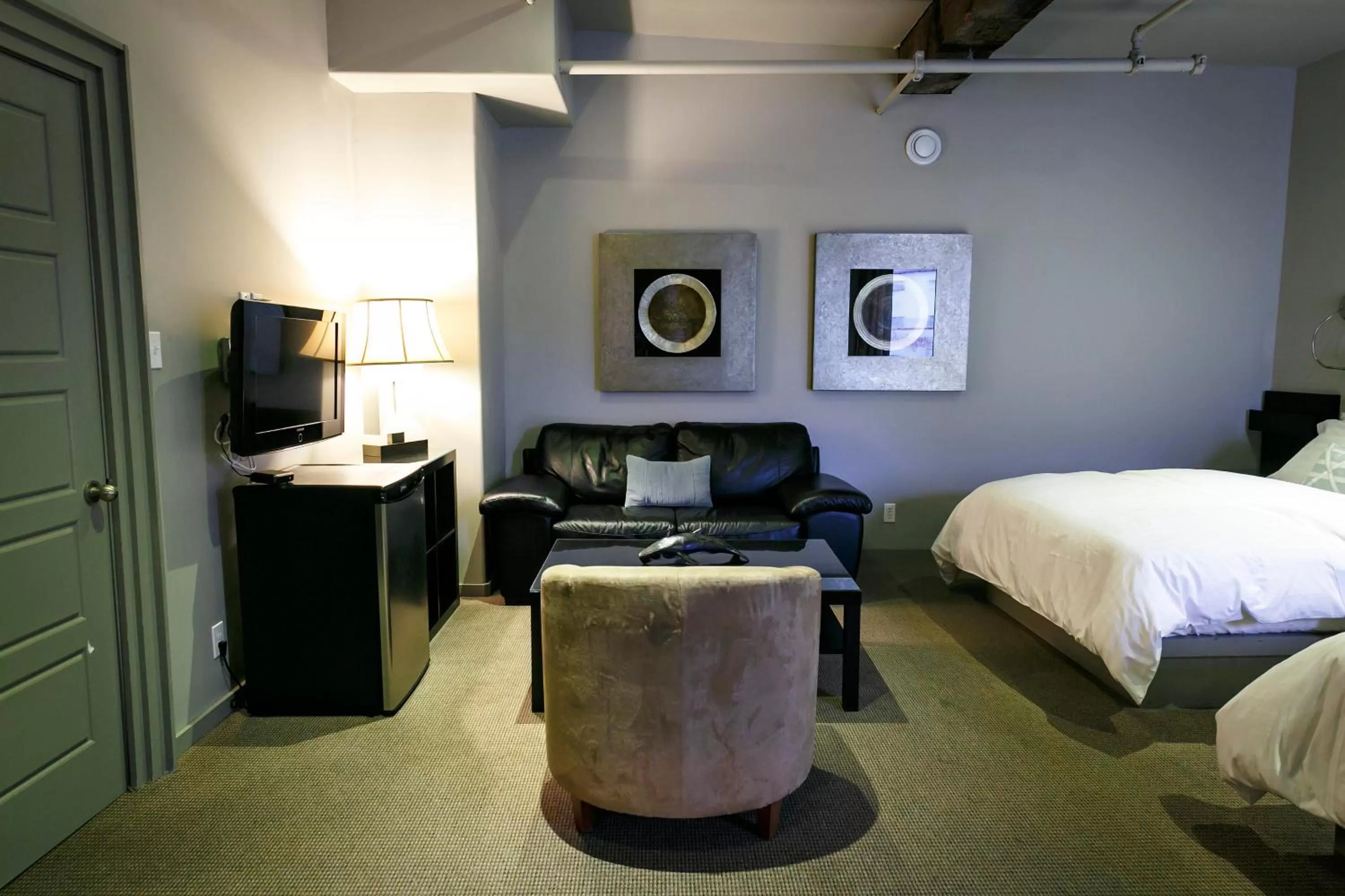 Seating area, Bed in Blue on Water