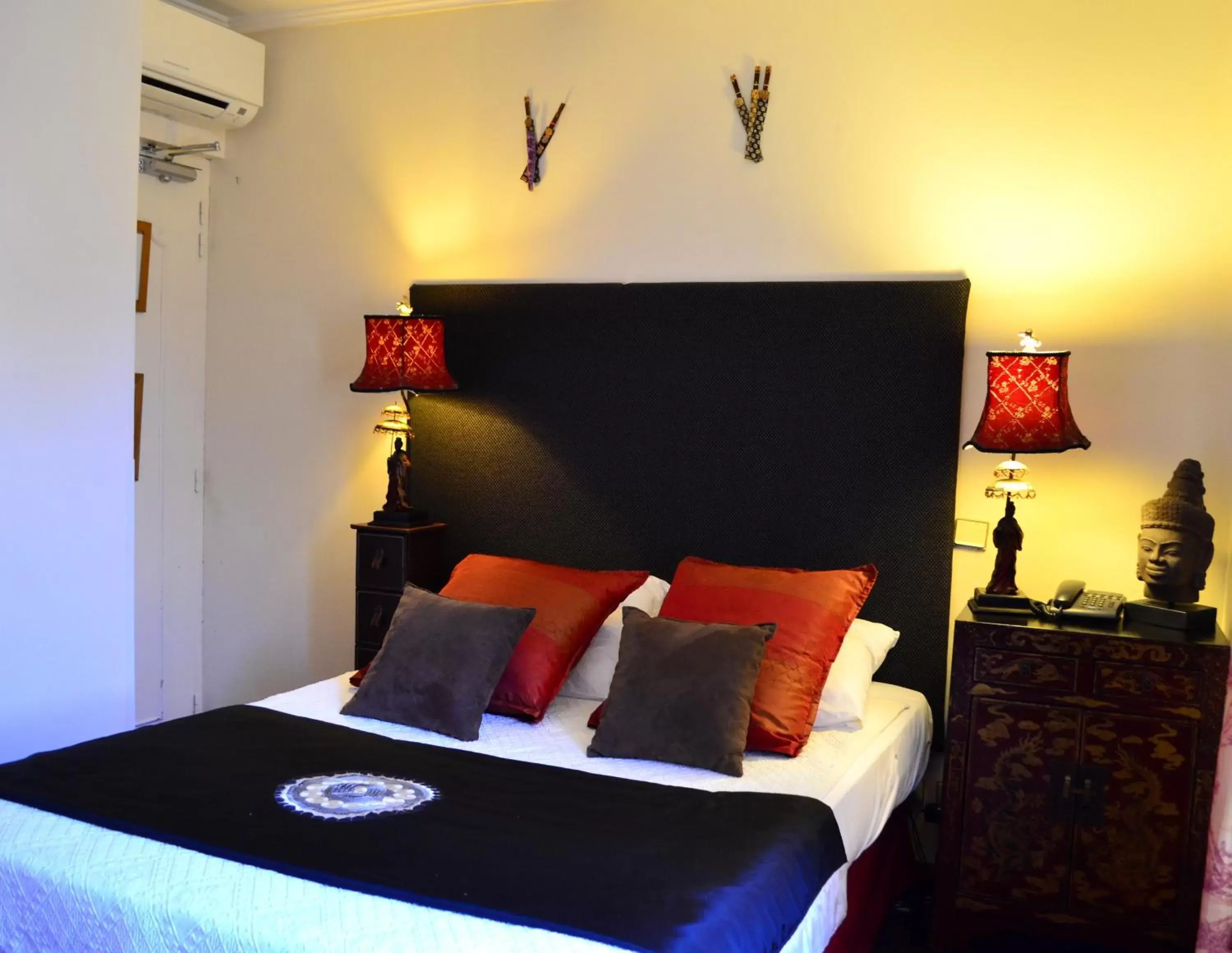 Single Room in Hotel Le Saint Laurent Single Room in Hotel Le Saint Laurent