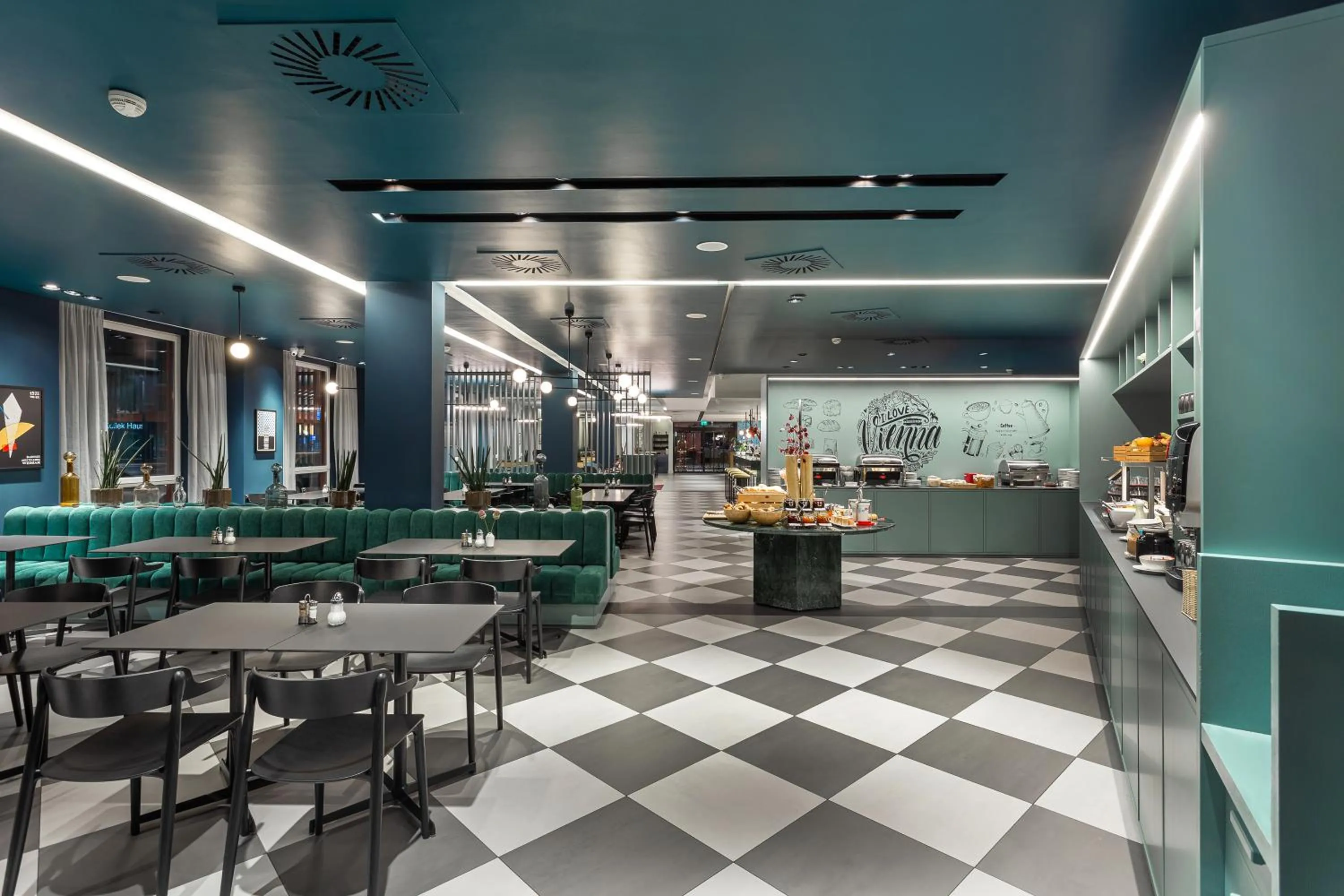 Restaurant/places to eat in acom-Hotel Vienna