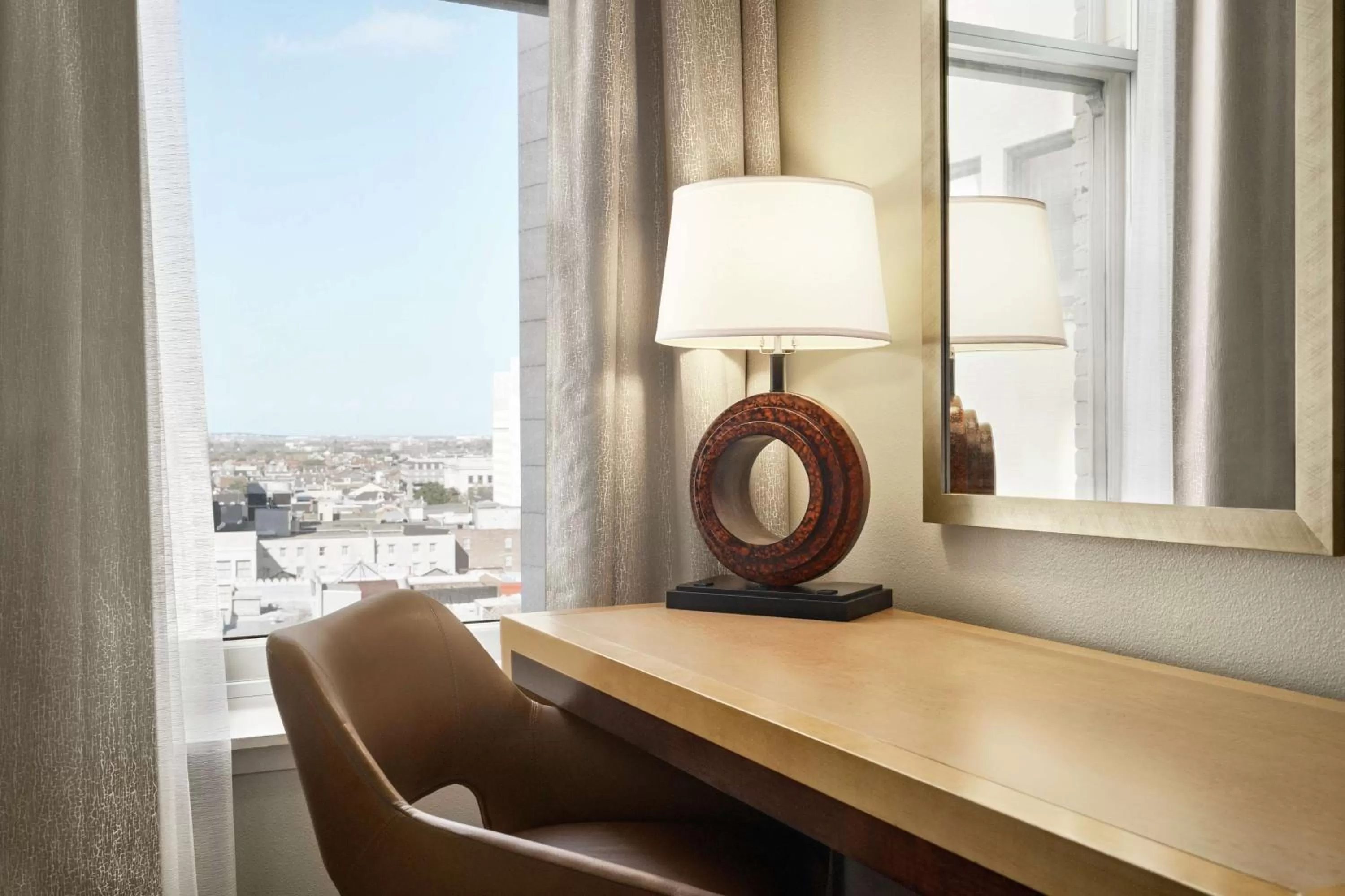 Bedroom in Hampton Inn Downtown / French Quarter Area