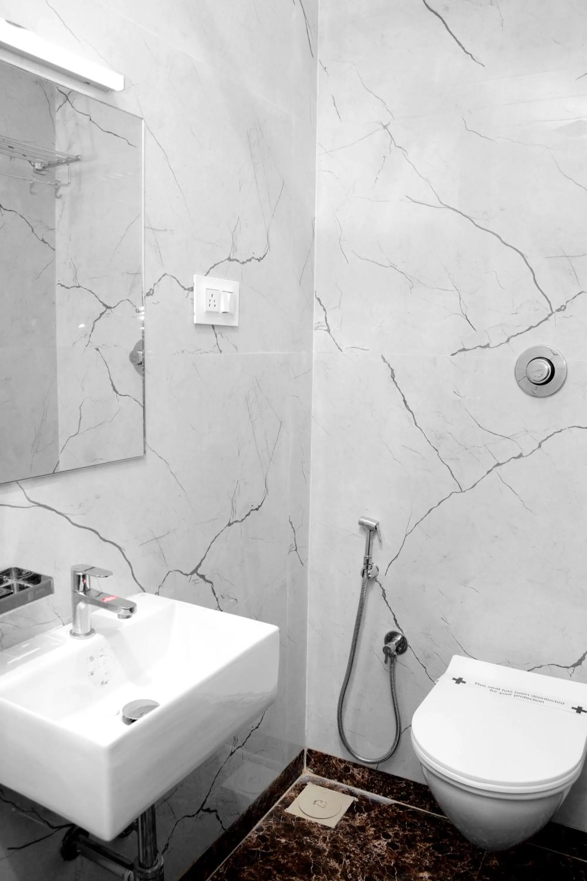 Bathroom in Hotel Nest N Rest - Mumbai