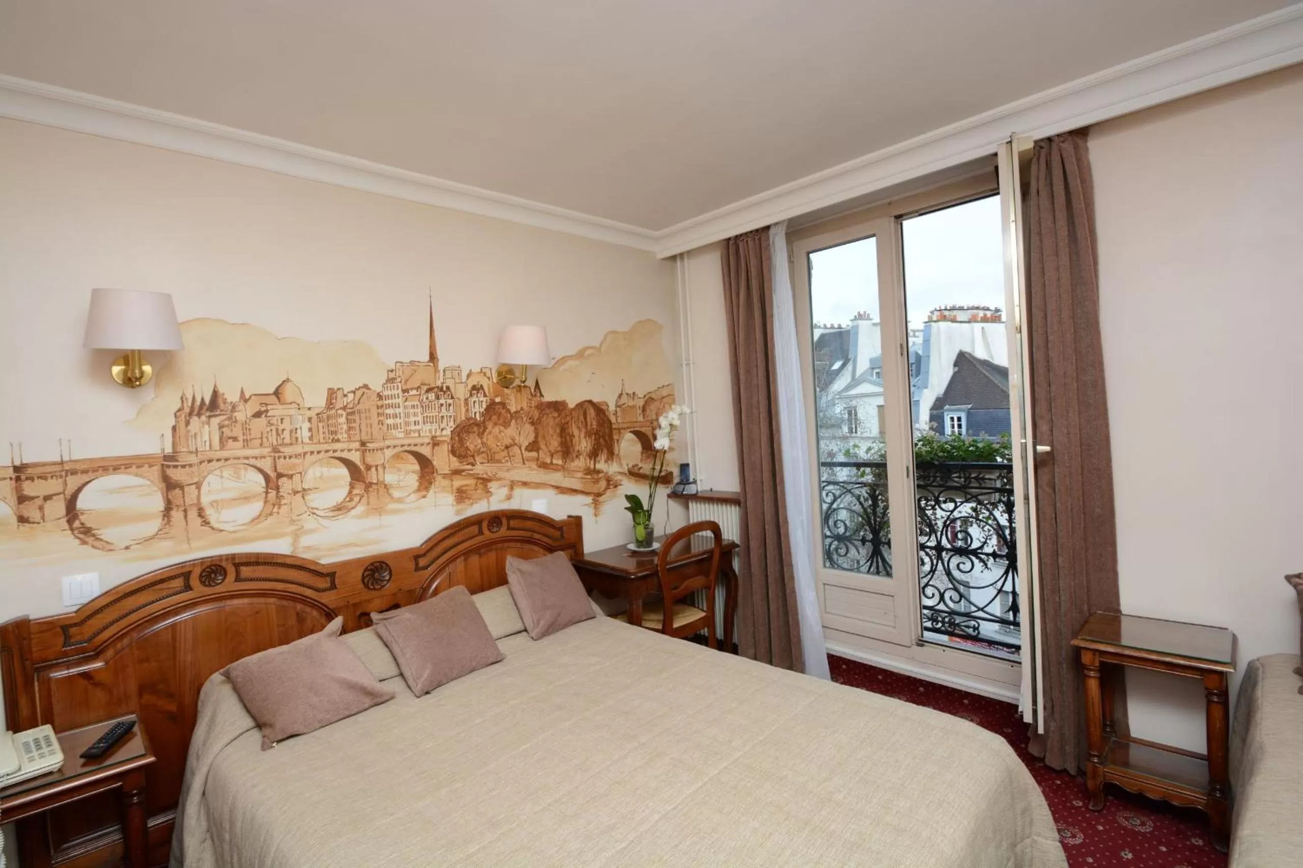 Photo of the whole room, Bed in Familia Hotel