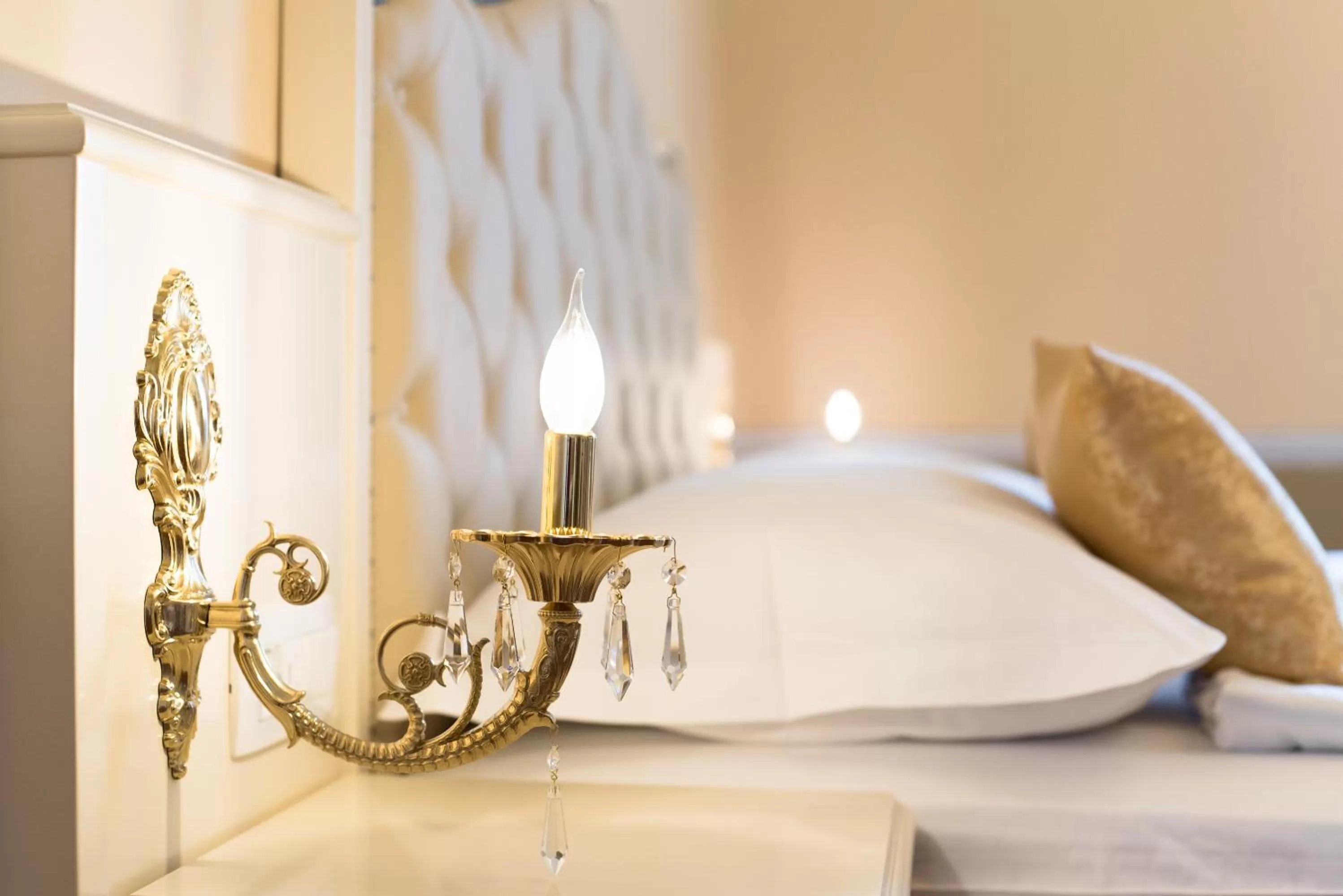 Bed in Central Square Heritage Hotel