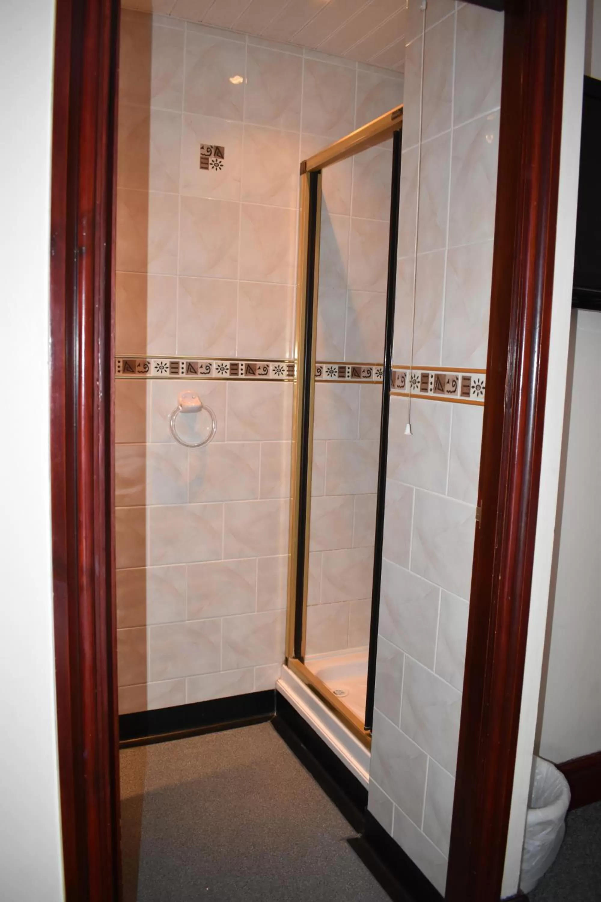 Bathroom in Lyndhurst Hotel