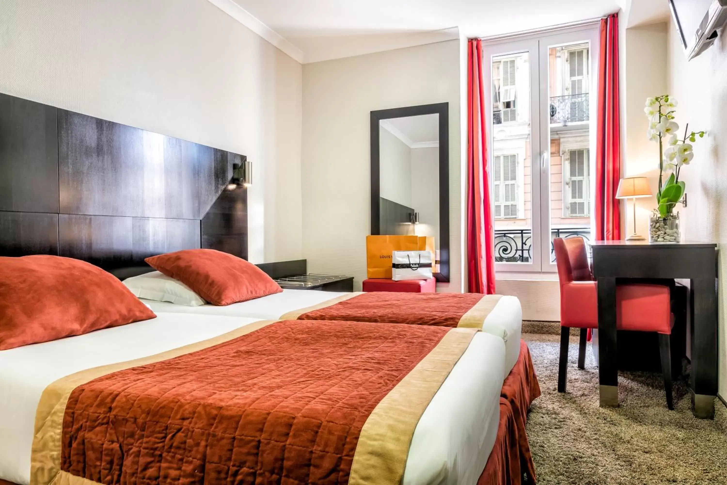 Standard Double Room in Hotel De Suède Standard Double Room in Hotel De Suède