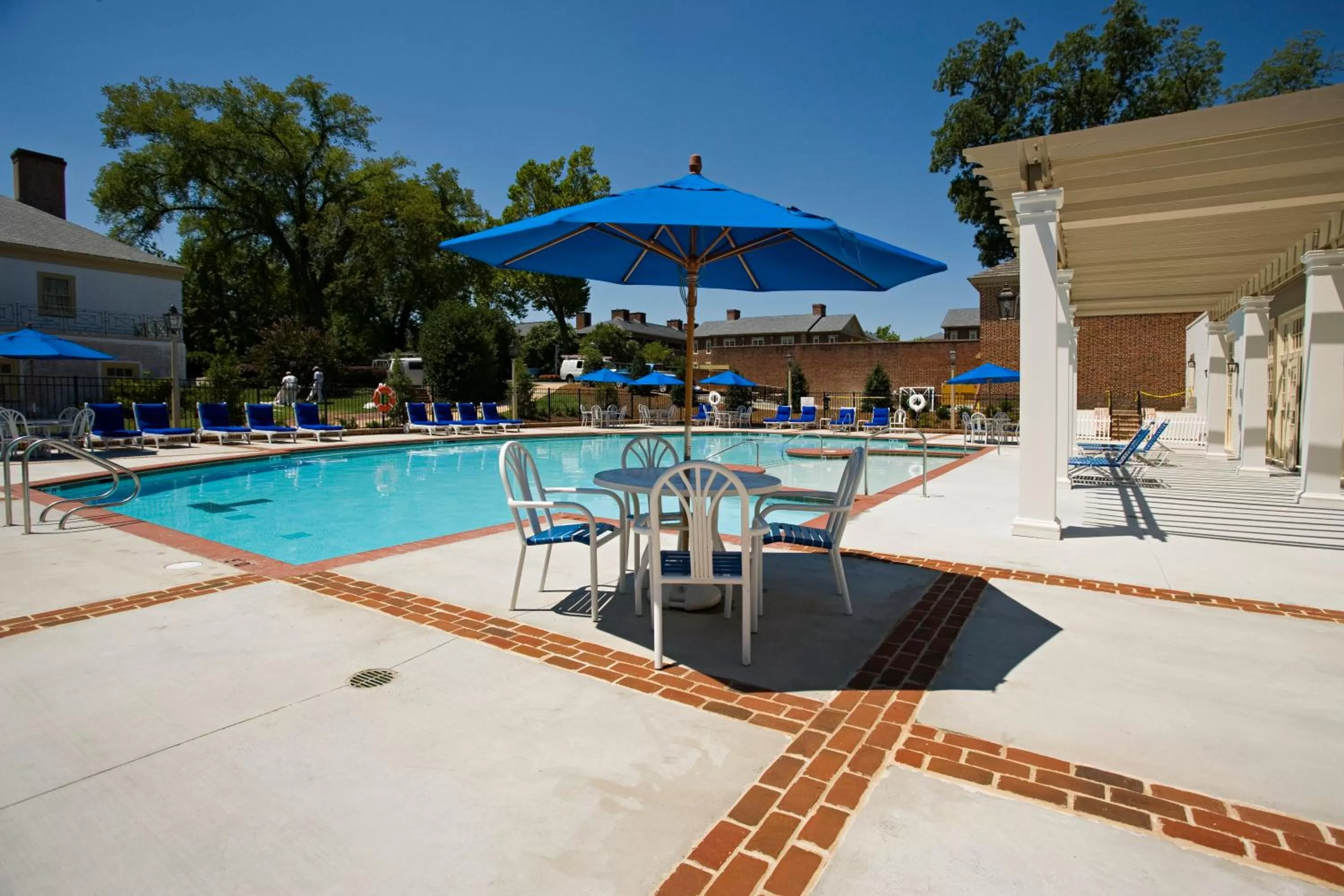 Swimming pool in Williamsburg Lodge, Autograph Collection