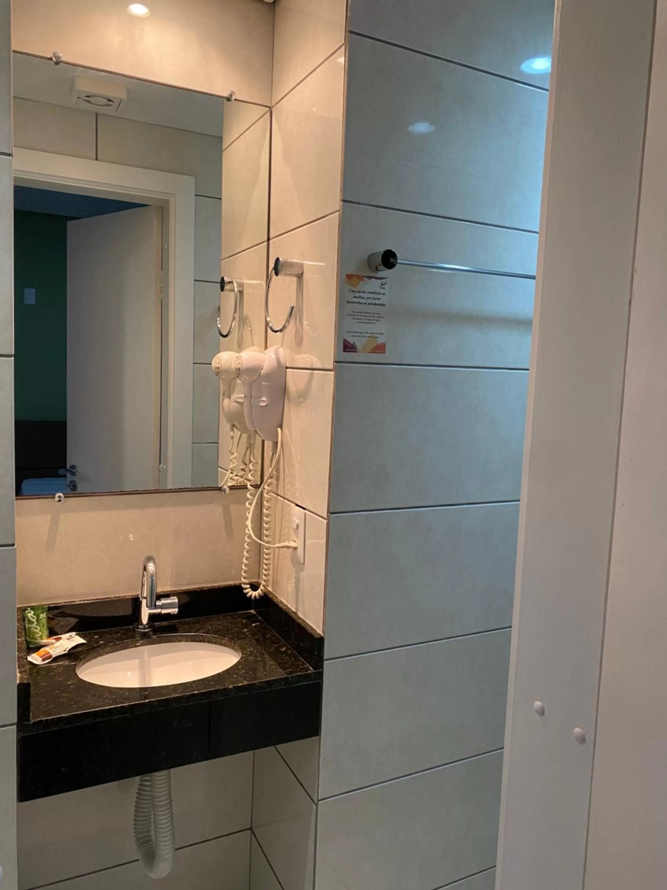 Bathroom in Hotel Sol By MRHotelaria