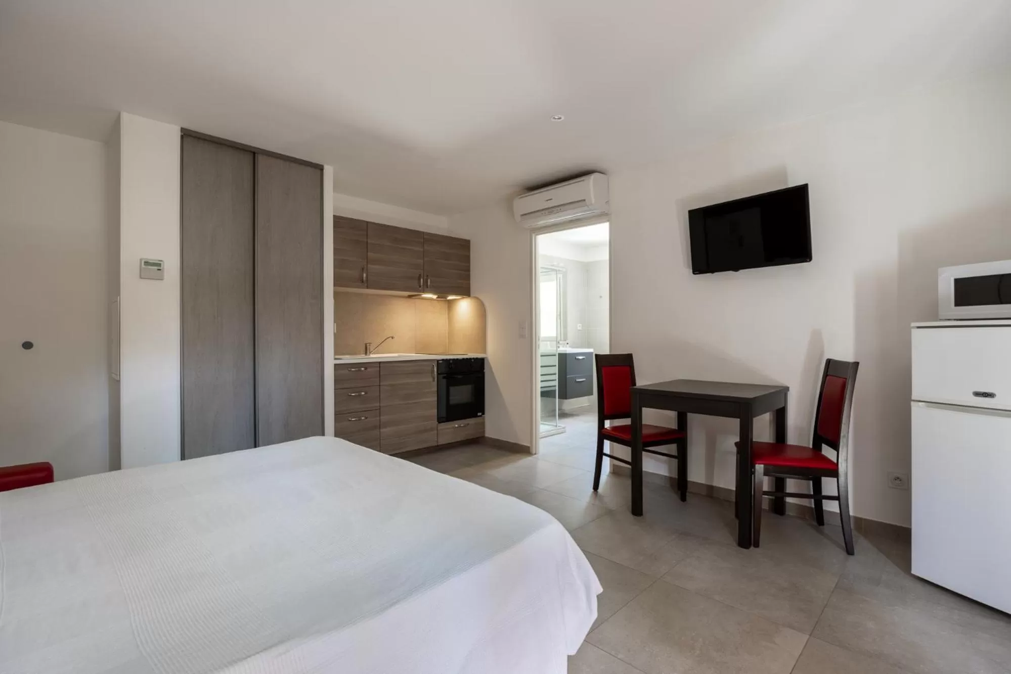 Bed in The Originals City, Hôtel Les Bastides du Gapeau