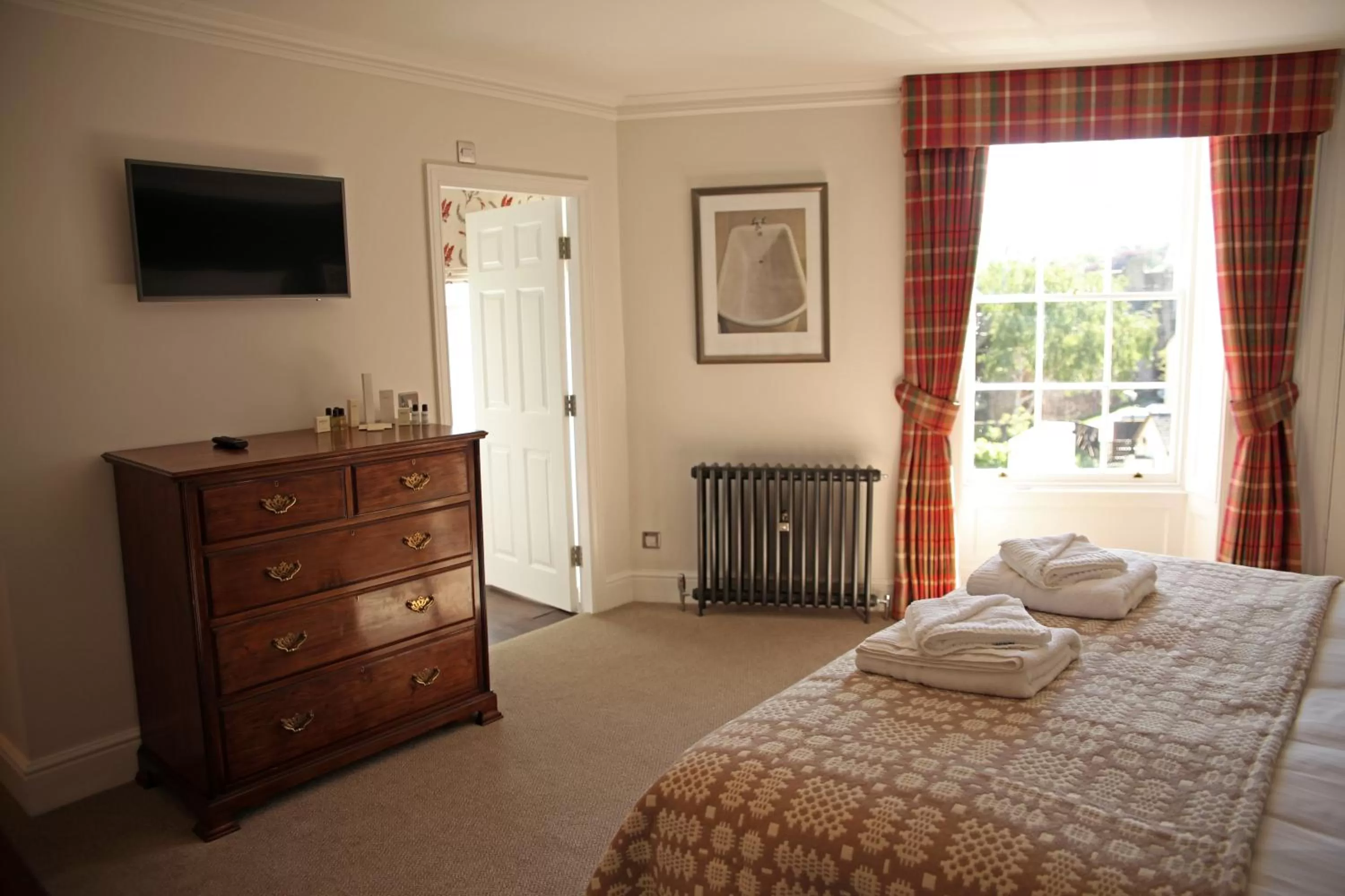 Bedroom, Bed in The Erskine Arms