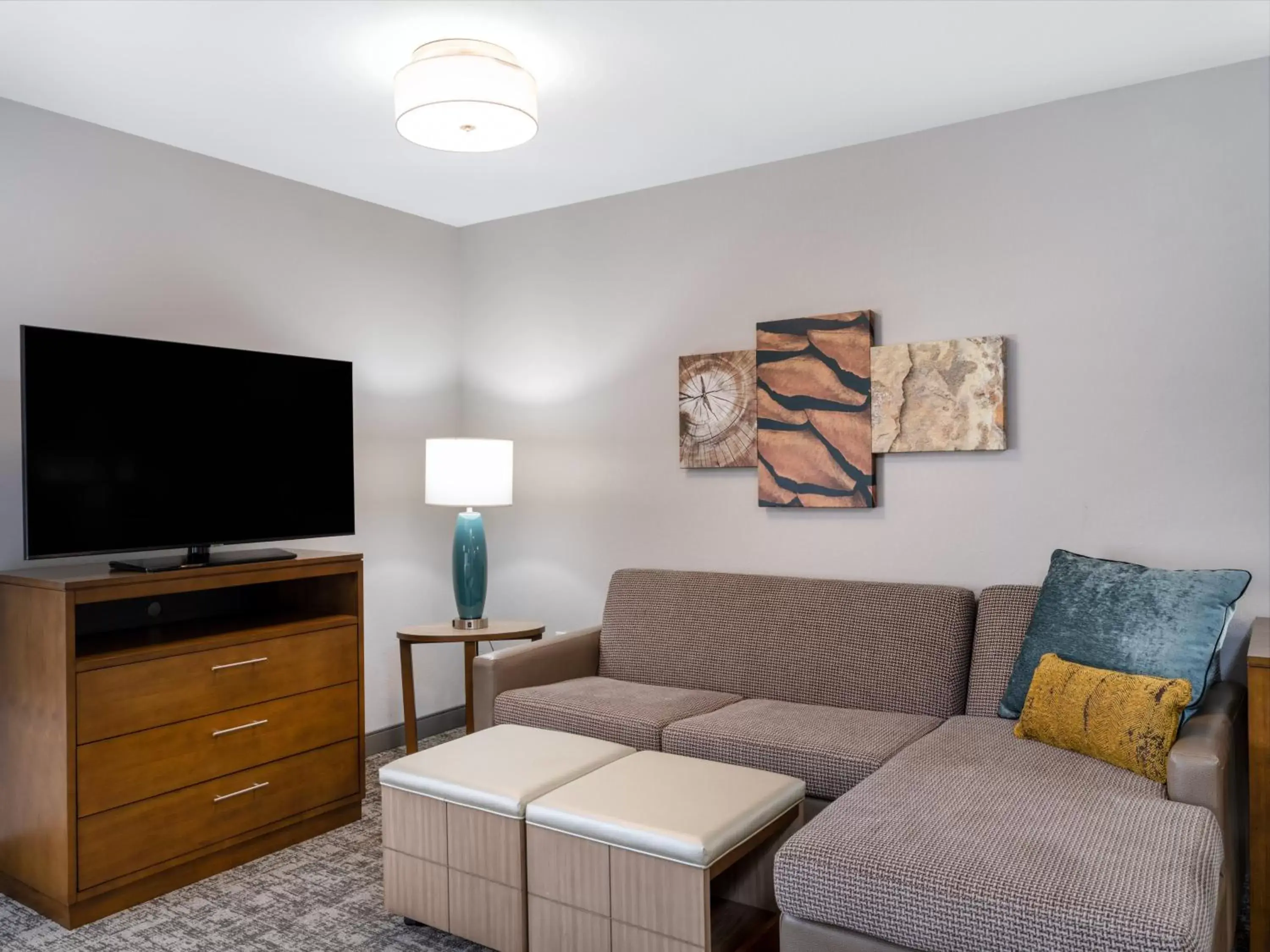 Studio King Suite - Communications Accessible in Staybridge Suites - Sioux City Southeast by IHG Studio King Suite - Communications Accessible in Staybridge Suites - Sioux City Southeast by IHG
