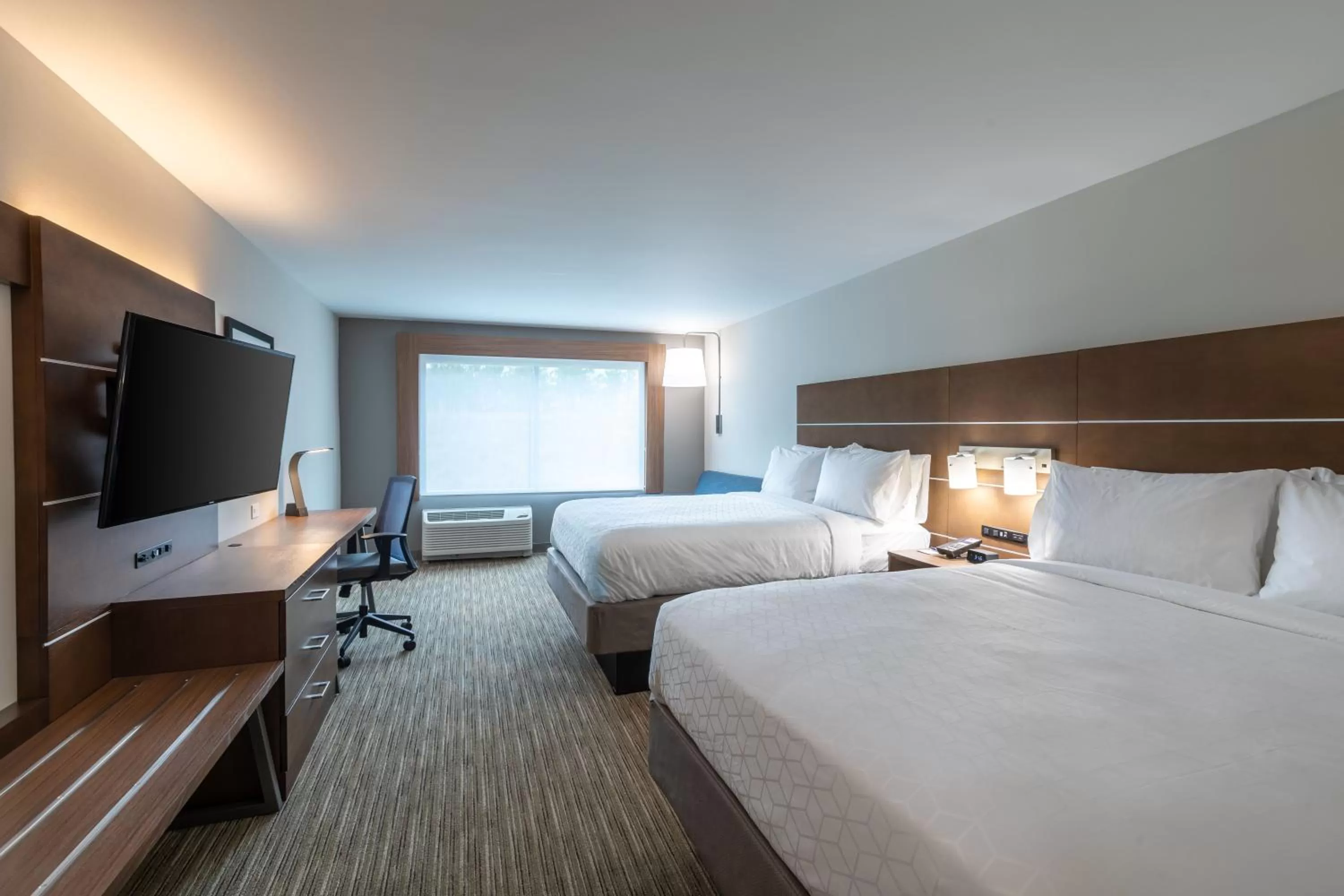Photo of the whole room, Bed in Holiday Inn Express & Suites - Greenville - Taylors by IHG