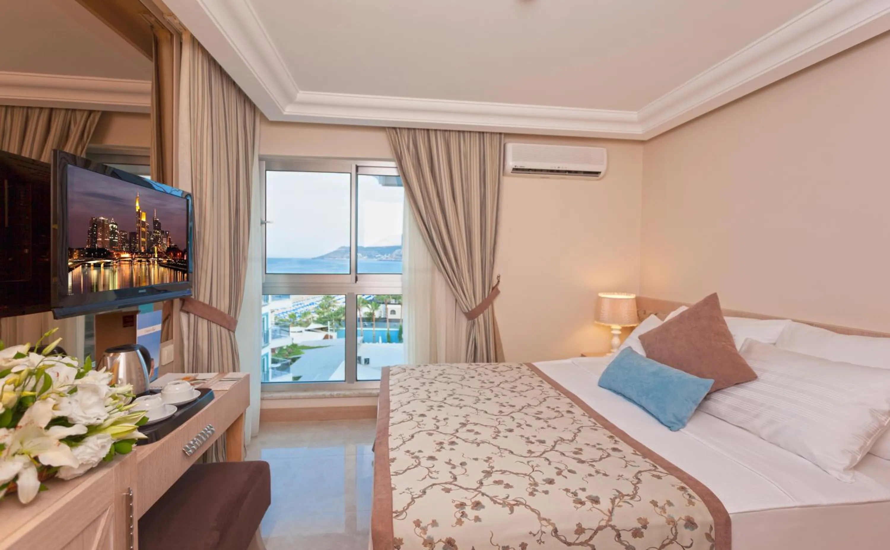 Bedroom, Bed in Xperia Saray Beach Hotel
