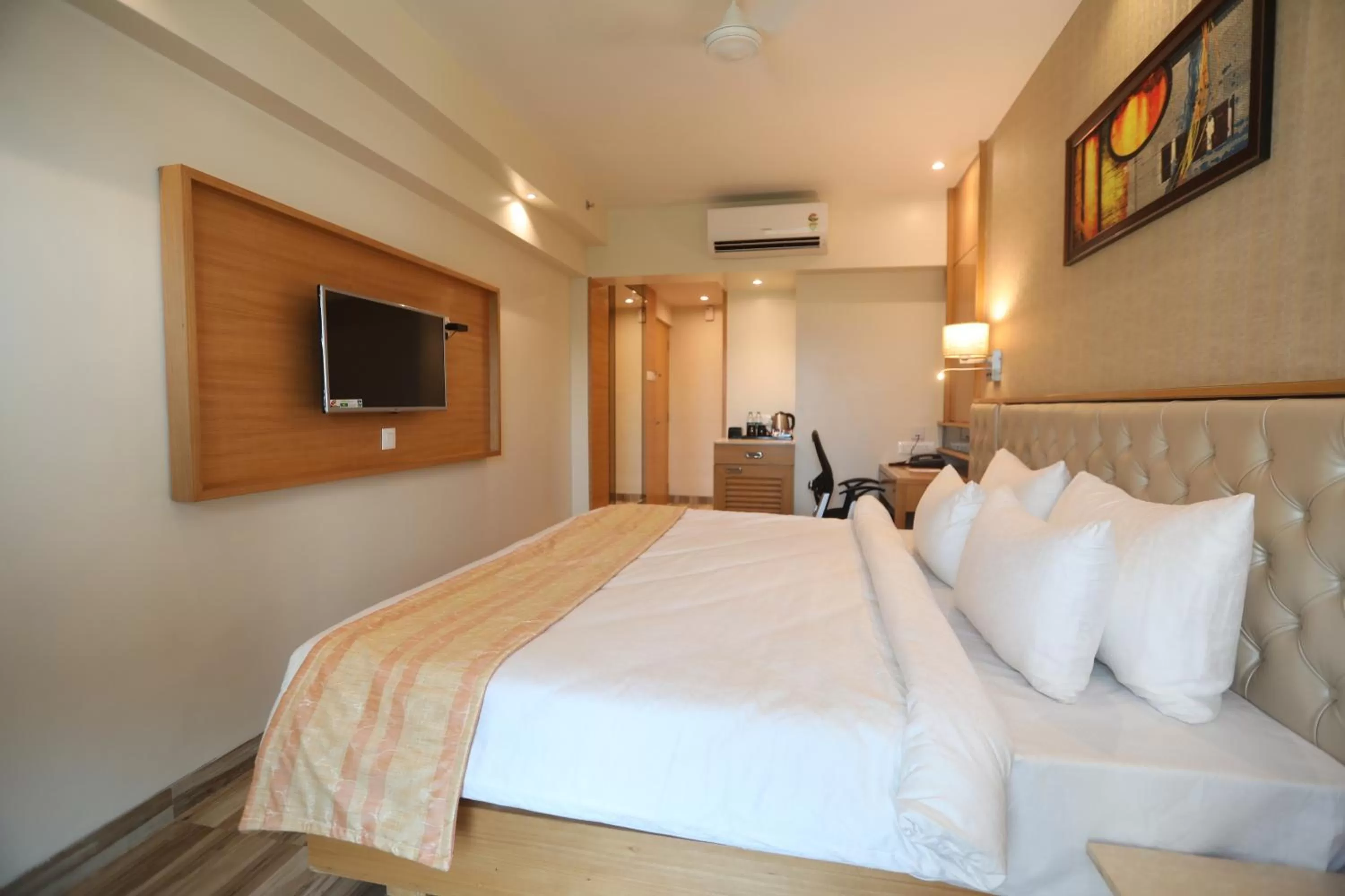 Photo of the whole room, Bed in Hotel Cliffton