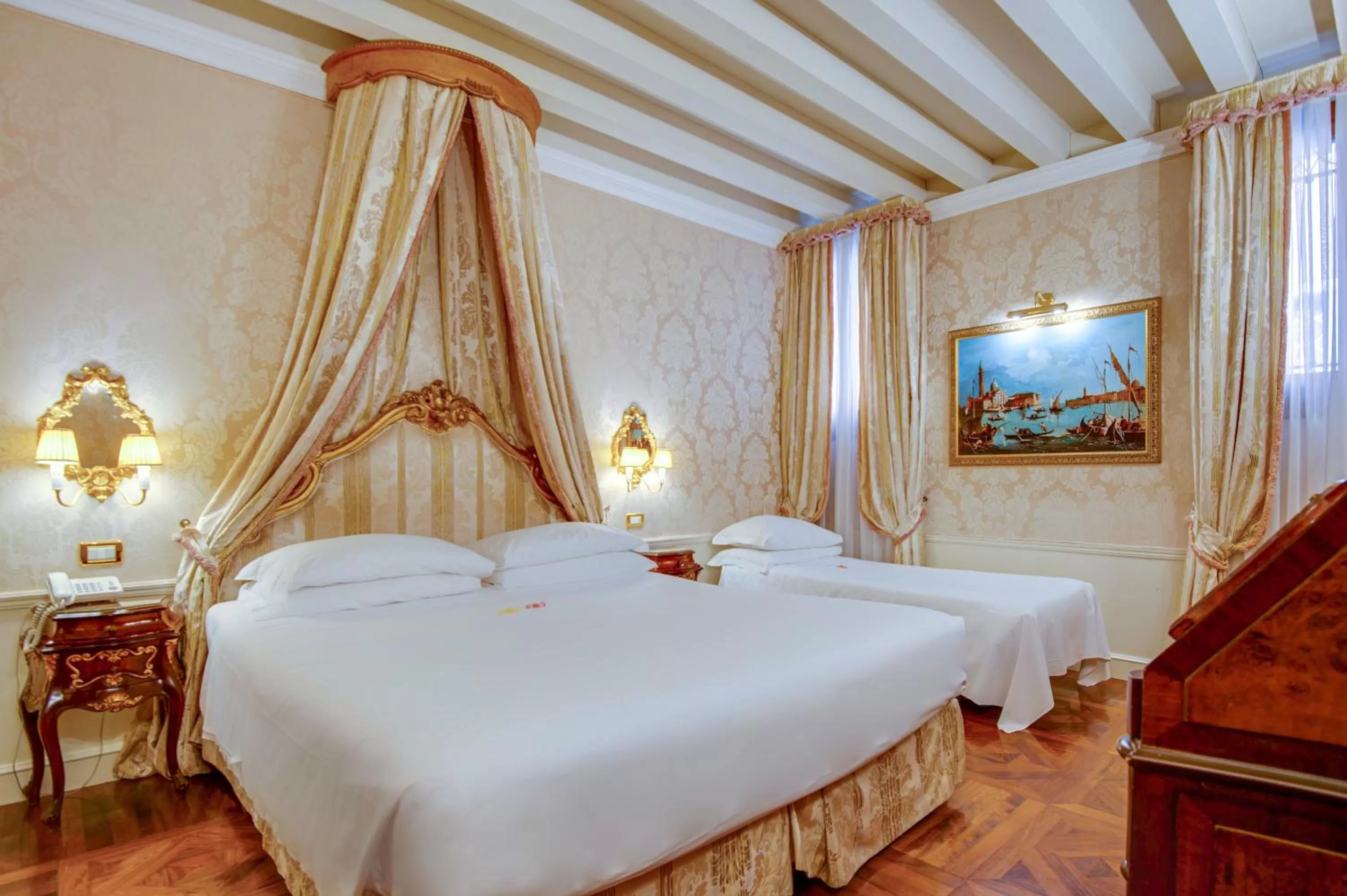 Bedroom, Bed in Canal Grande