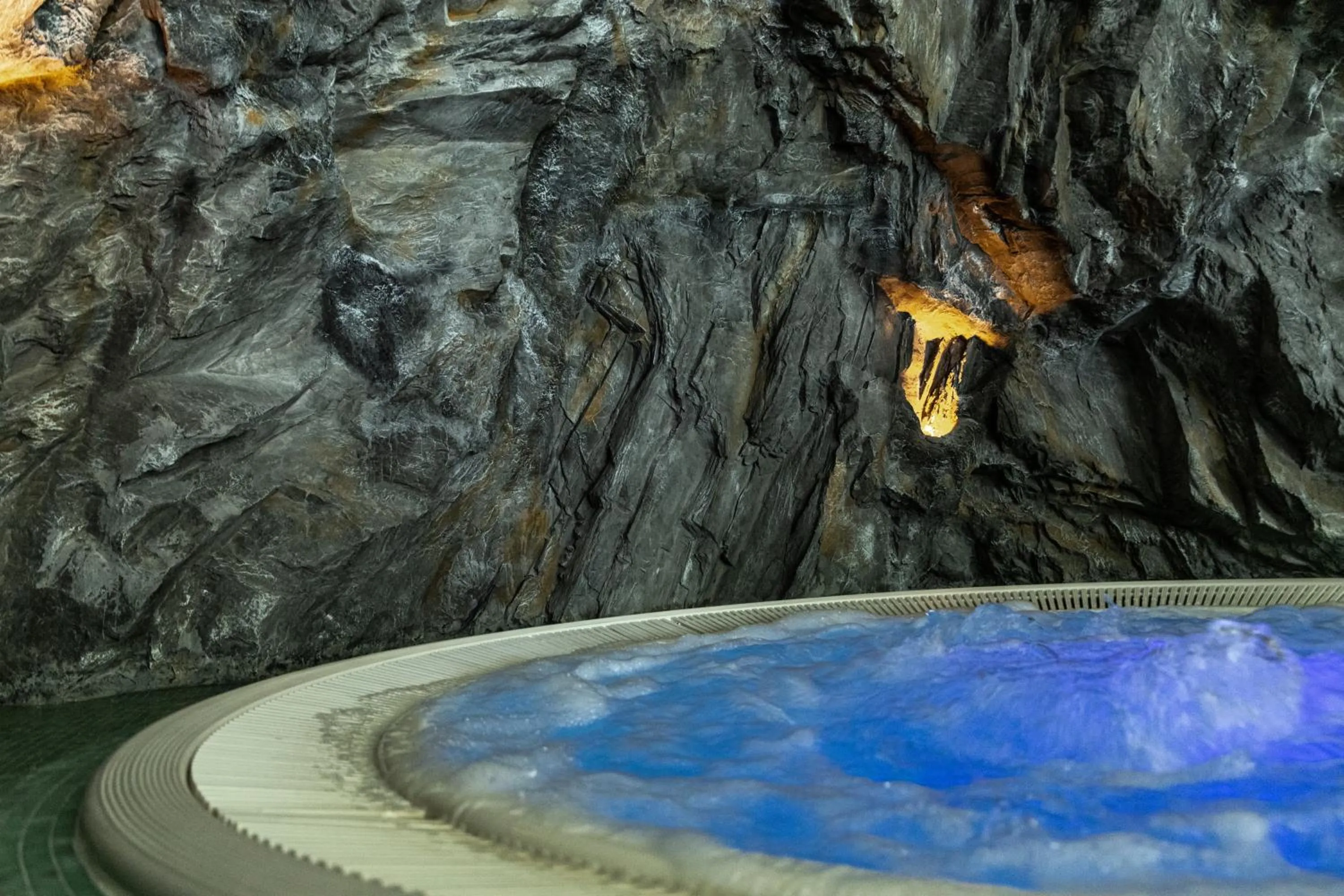 Hot Tub in Hotel Saalbacher Hof