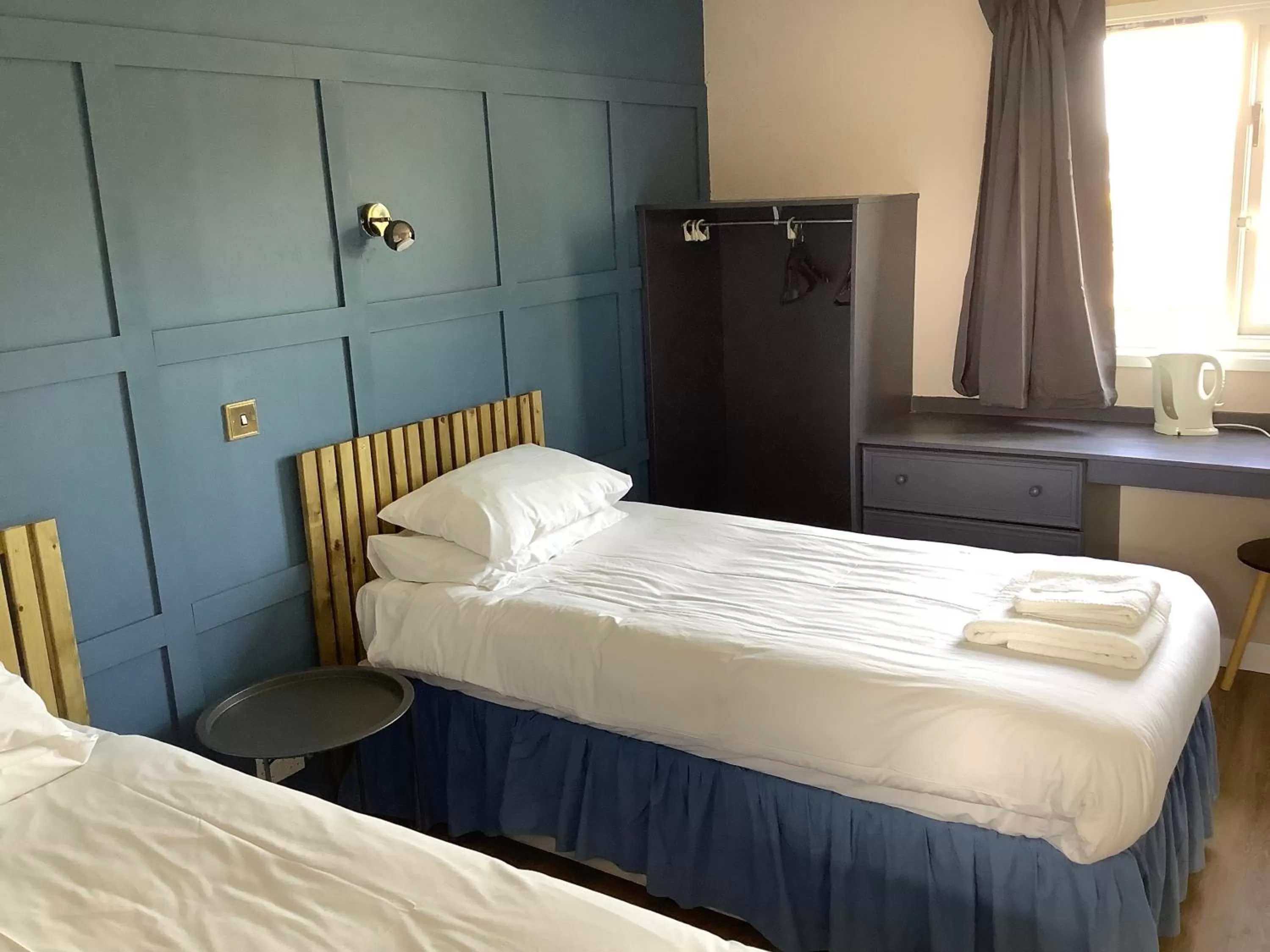 Bed in The Weigh Inn Hotel & Lodges