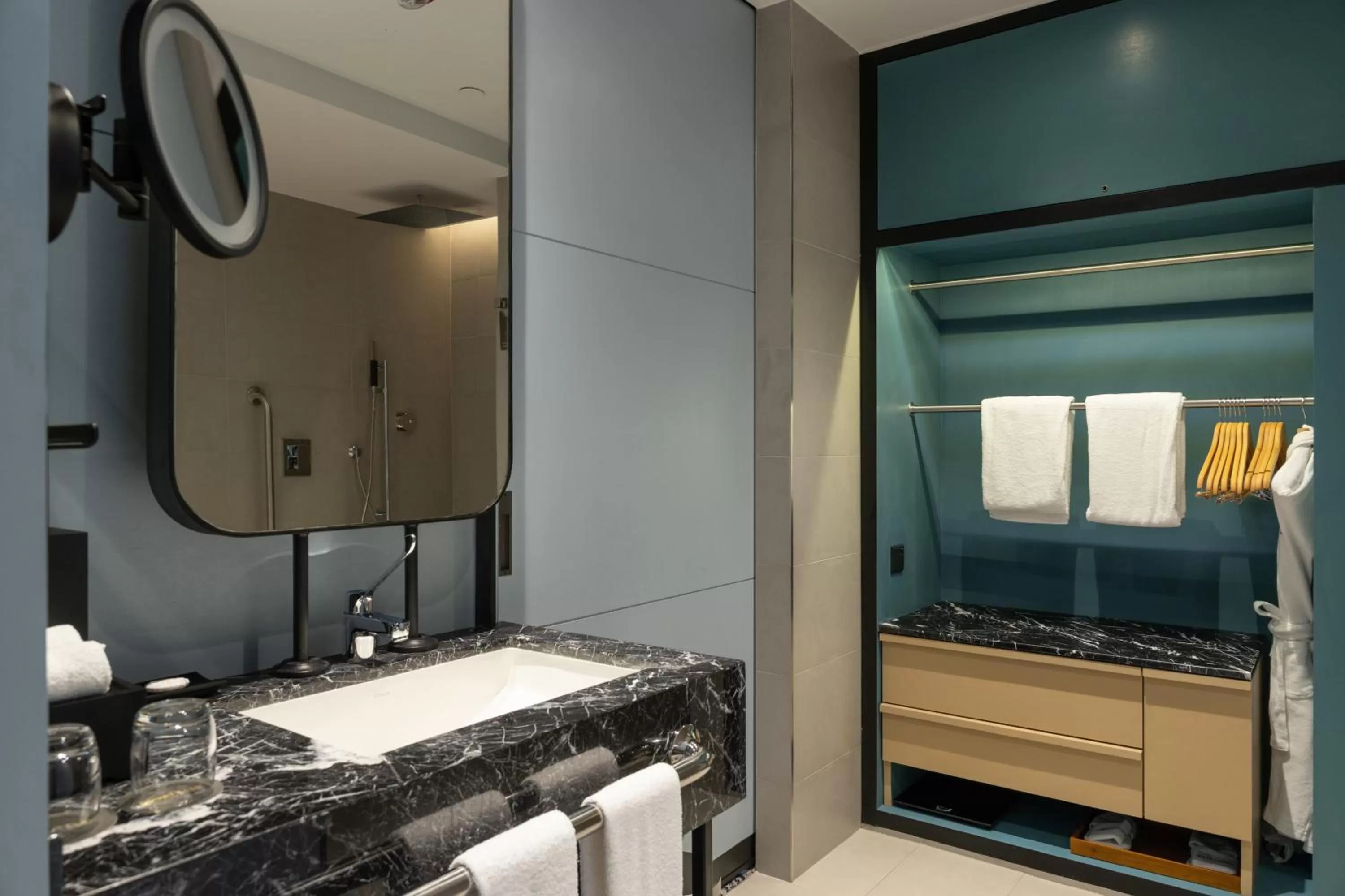 Bathroom in Courtyard by Marriott Colombo