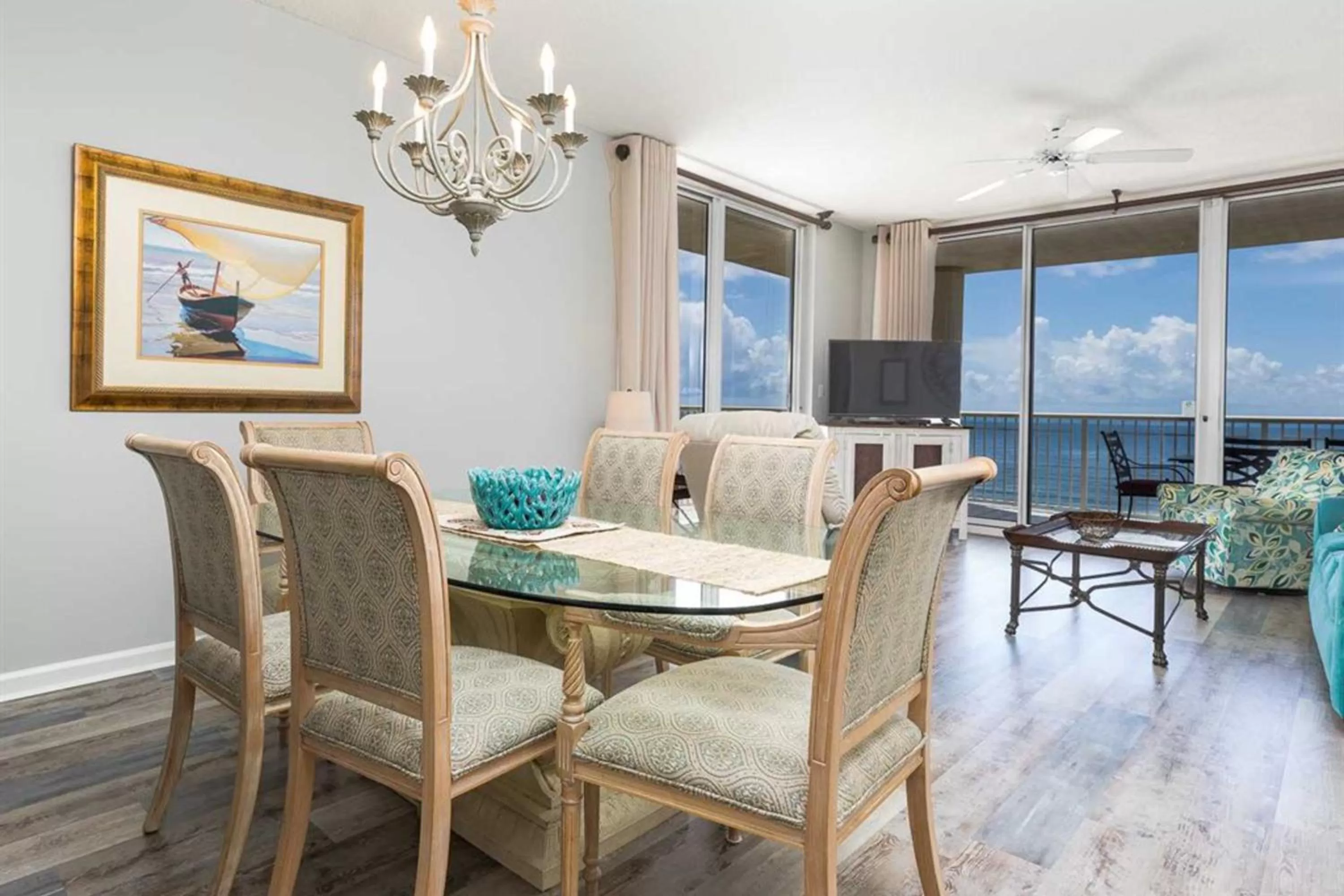 Dining Area in The Beach Club Resort and Spa III