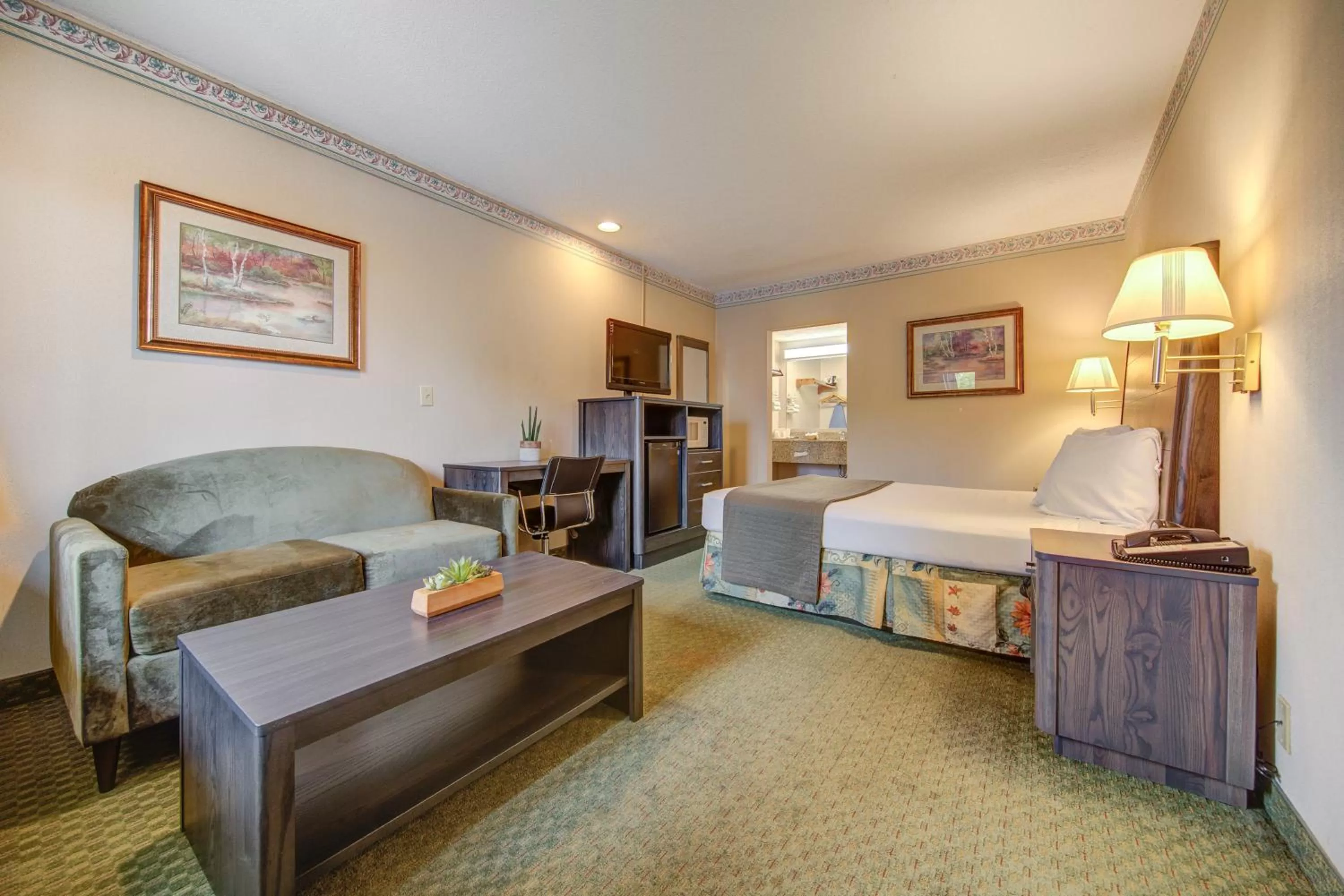 Photo of the whole room in College Inn