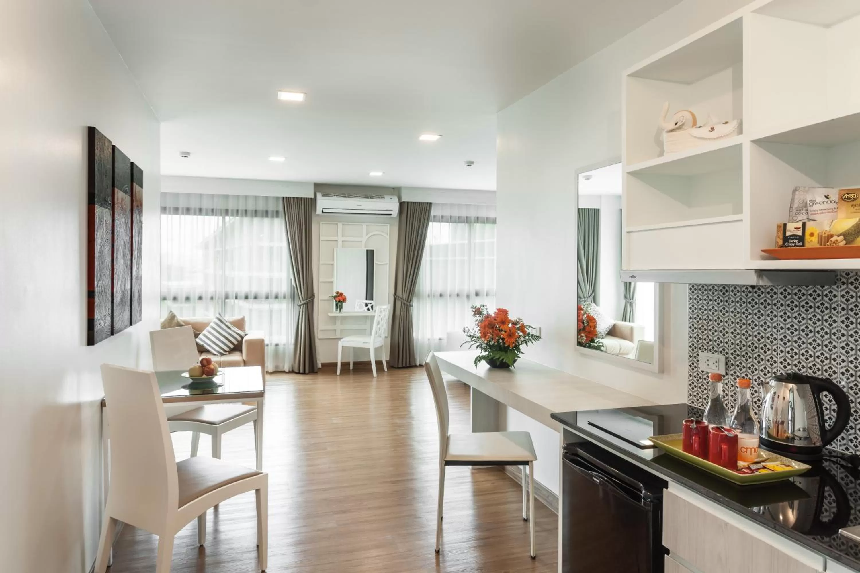 Dining area in Cmor Nimman by Recall Hotels