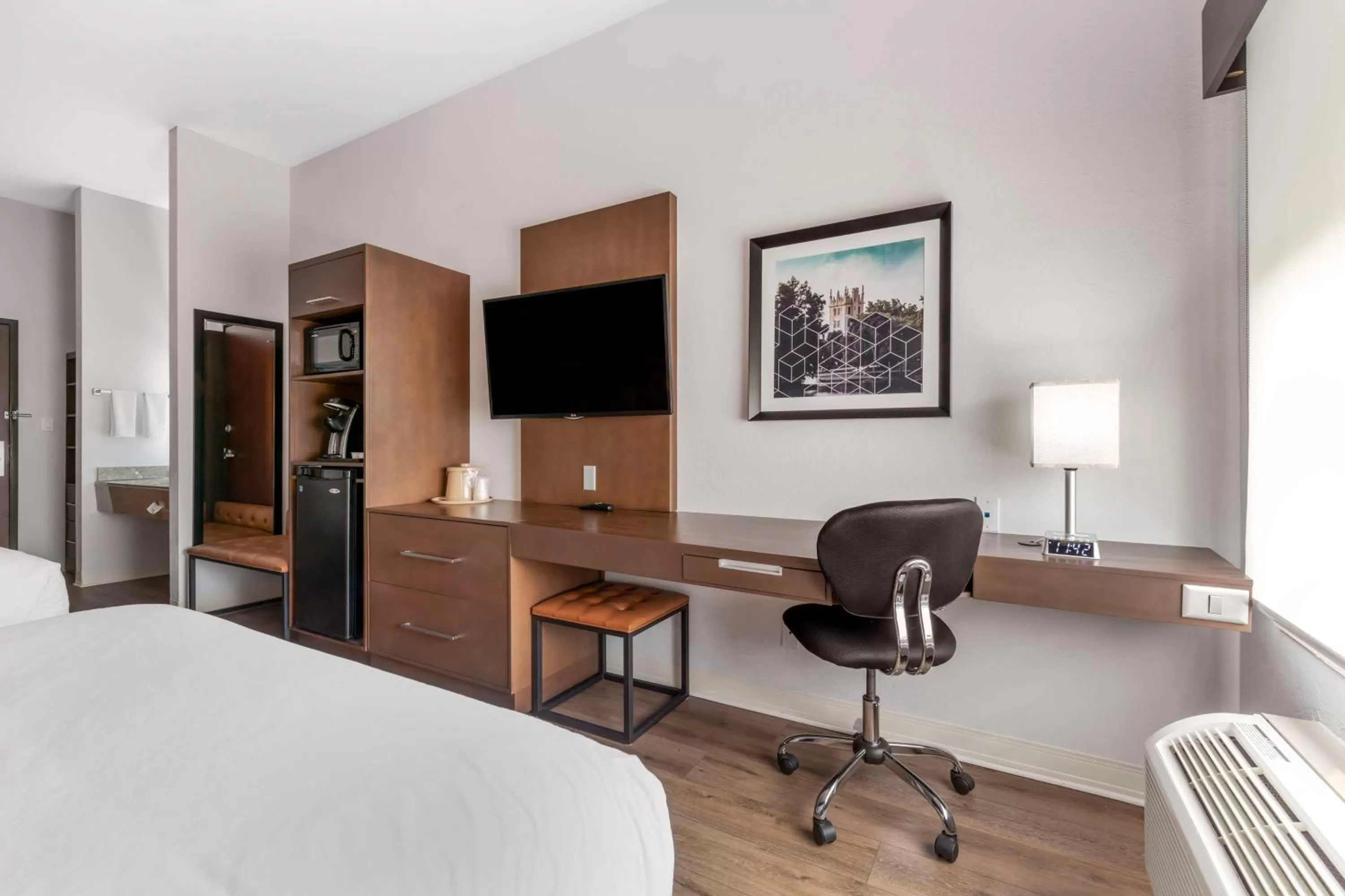 Bedroom, Bed in Best Western Sycamore Inn