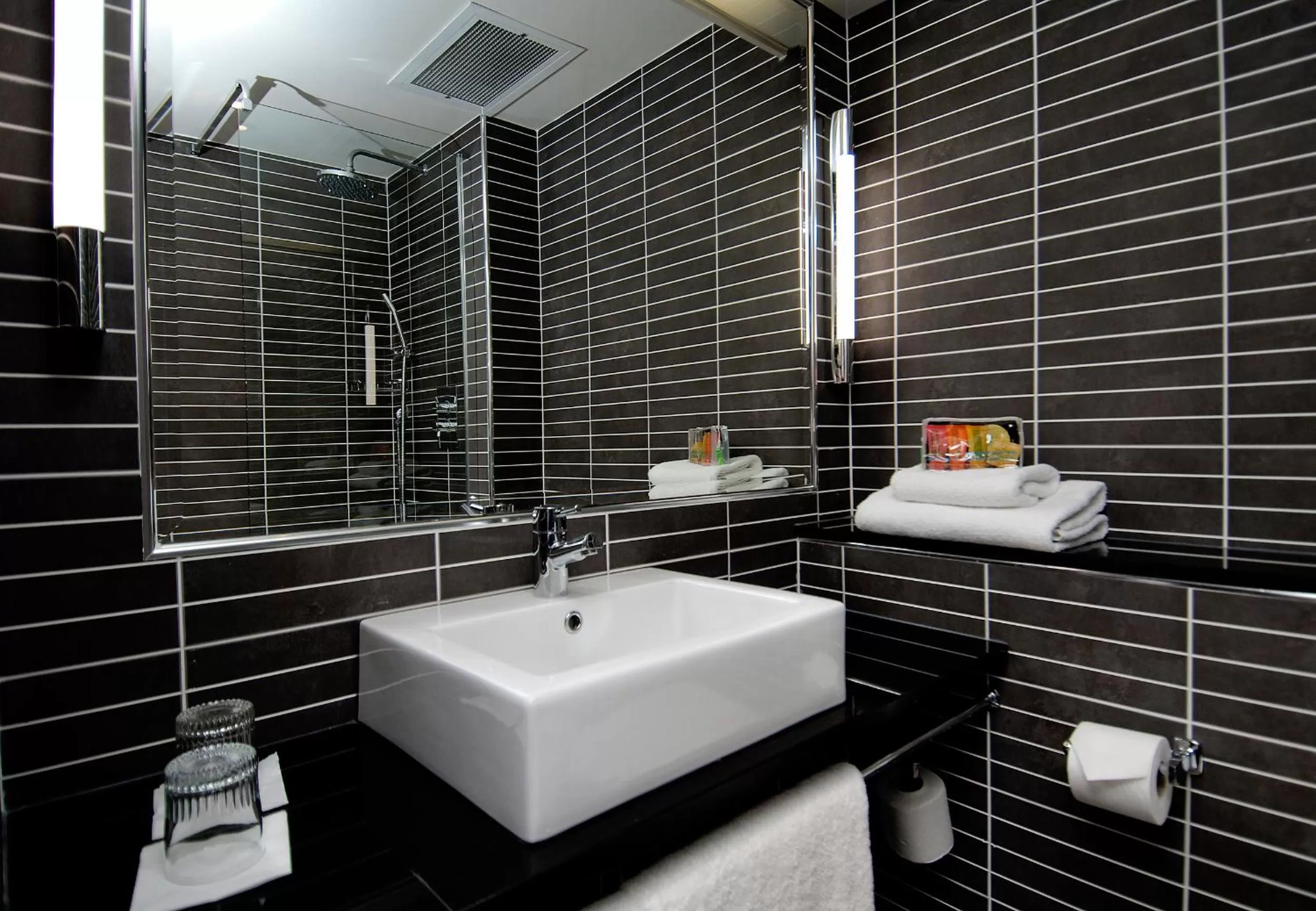 Bathroom in pentahotel Reading