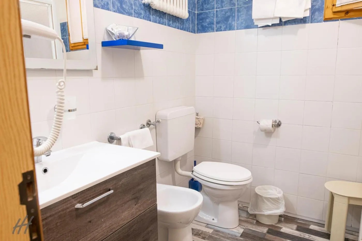 Toilet in Hotel Holiday- Alla Finestrella