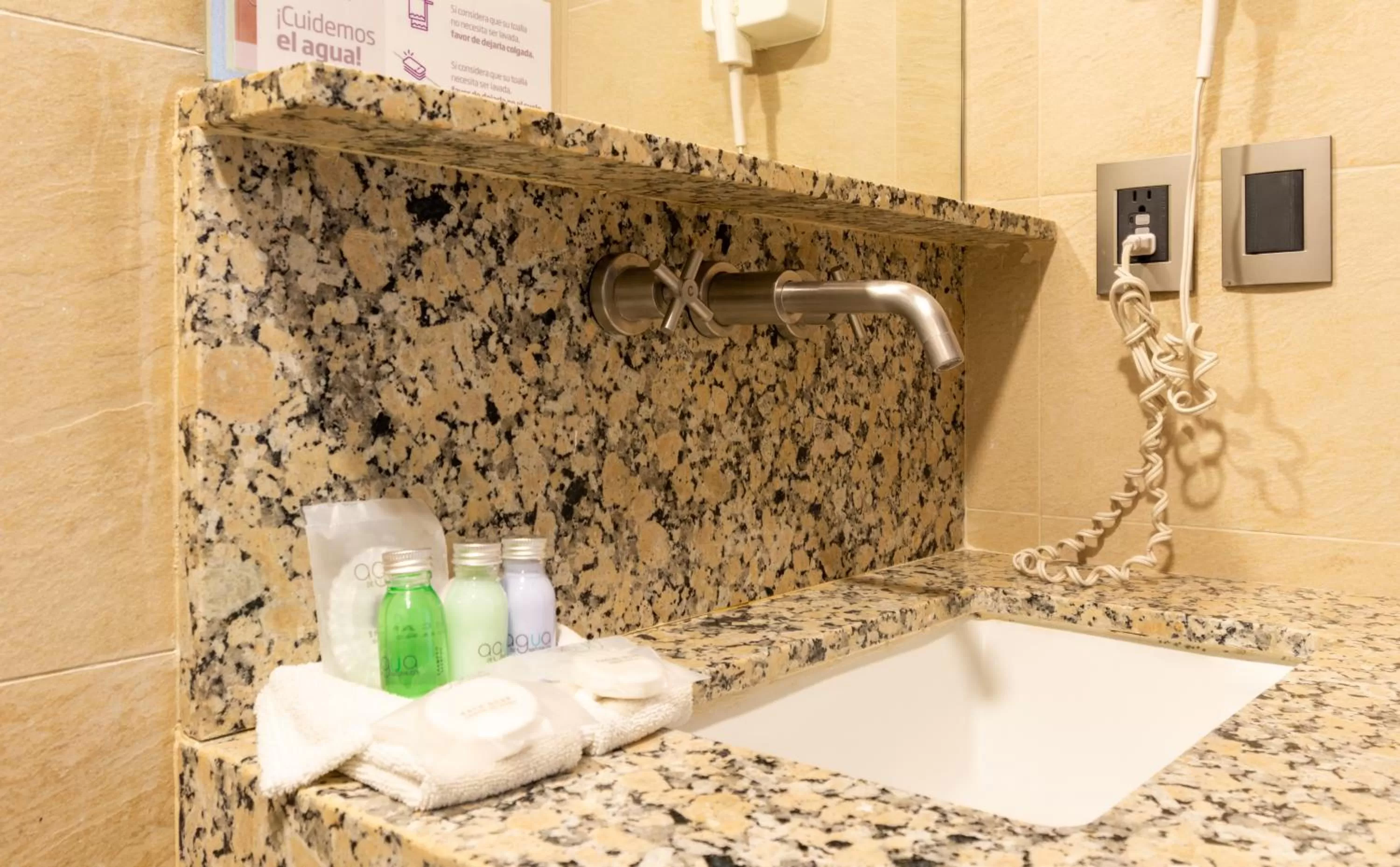 Bathroom in Hotel Flamingo Inn