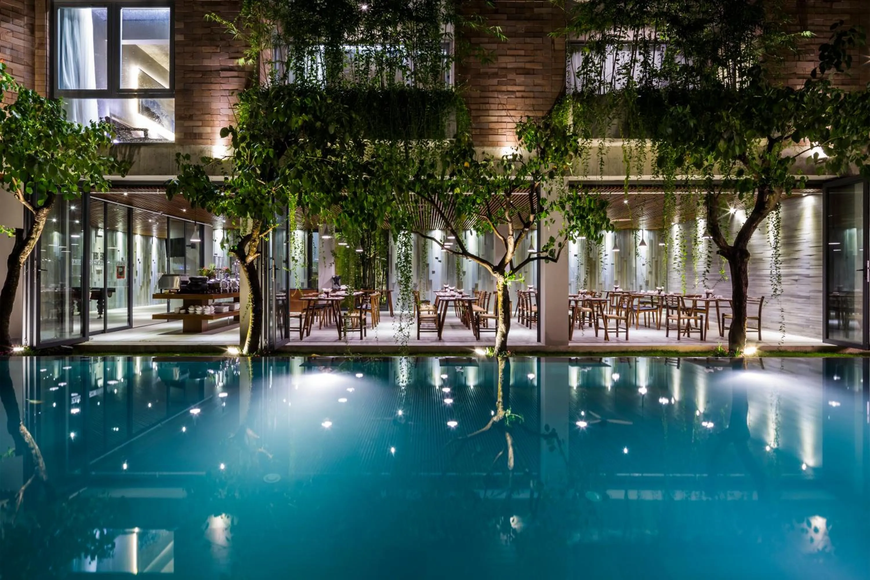 Swimming pool in Mulberry Collection Silk Eco