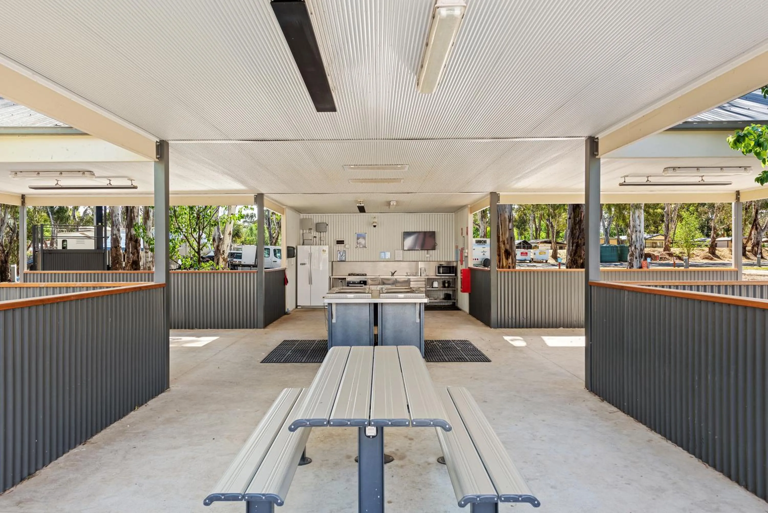 BBQ facilities in Discovery Parks - Maidens Inn Moama