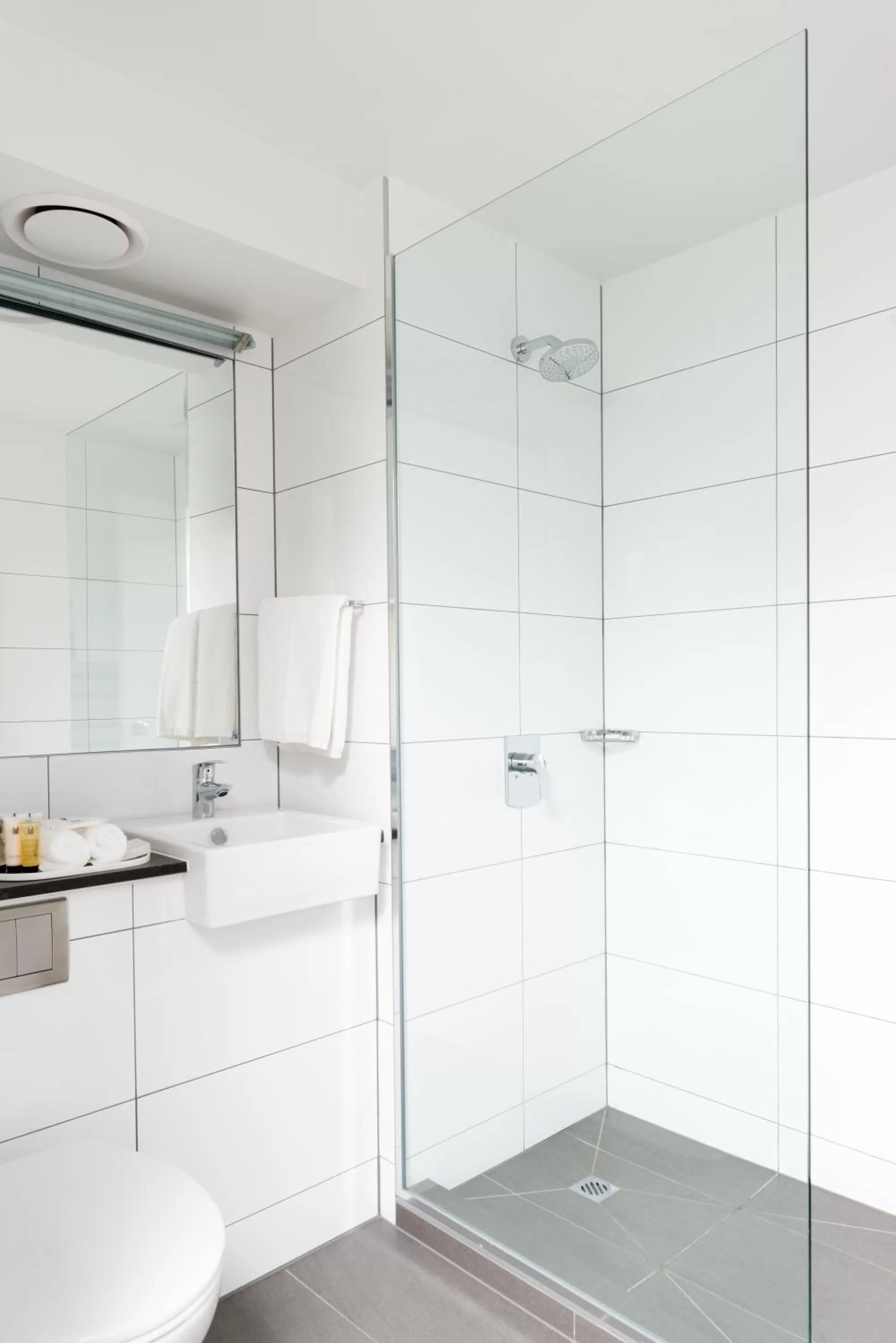 Shower in Copthorne Hotel & Resort Lakefront Queenstown