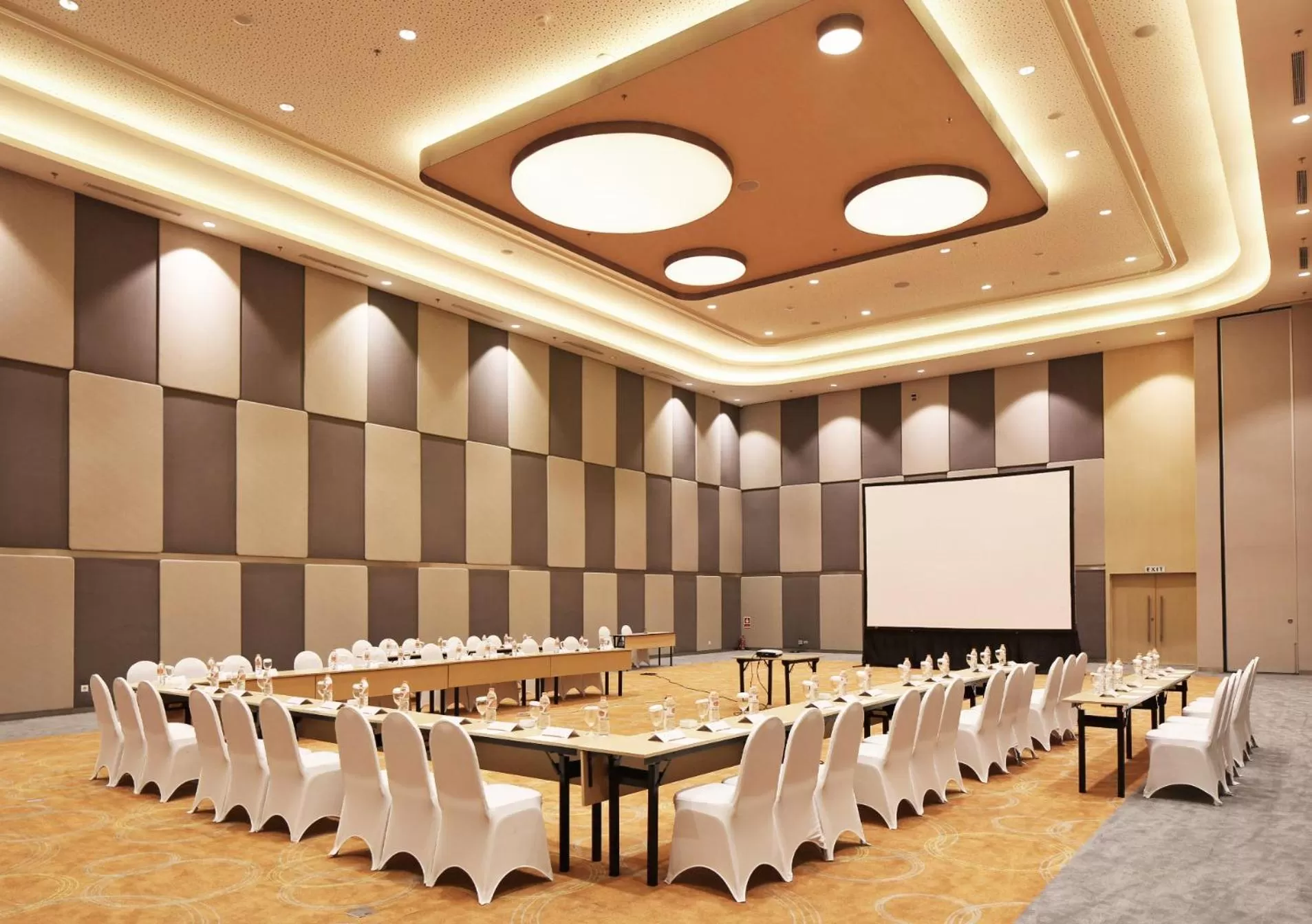 Banquet/Function facilities in HARRIS Hotel & Conventions Bekasi