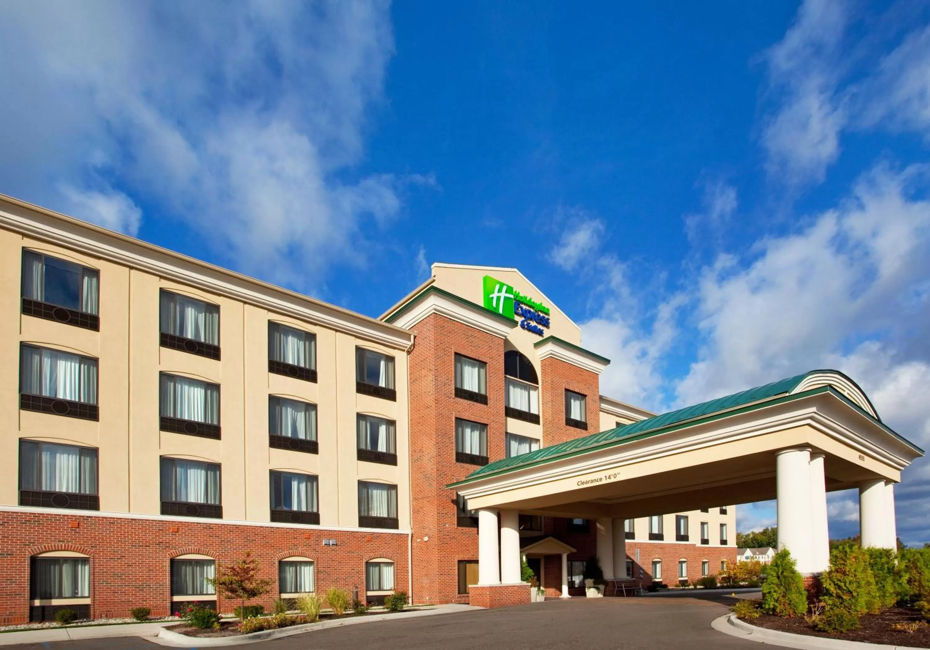 Holiday Inn Express Hotel & Suites Detroit-Utica by IHG